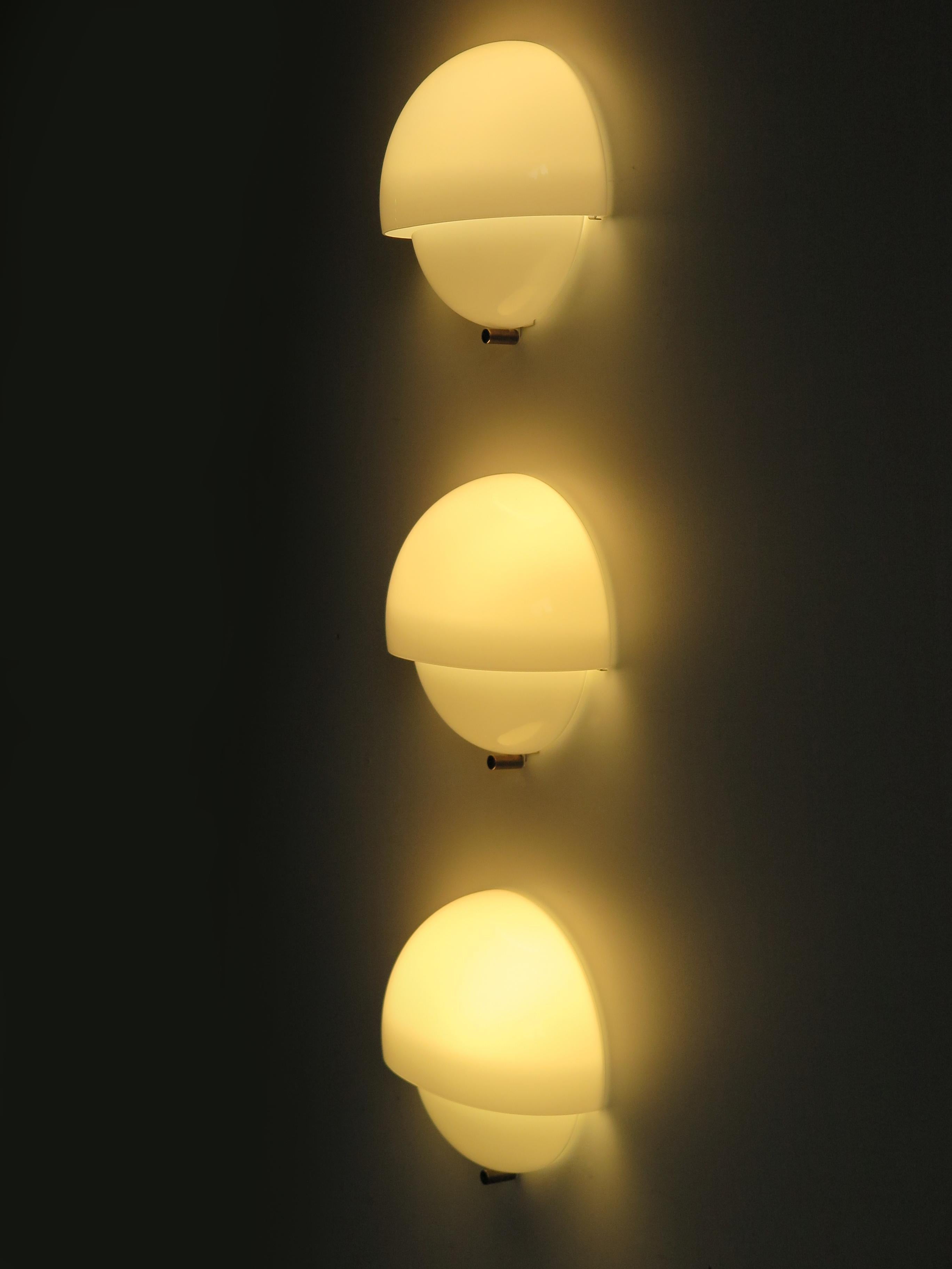 Set of three Italian sconces or wall lamps model Mania designed by italian designer Vico Magistretti for Artemide in 1963 model with white opaline Murano glass (see sticker) and brass detail, 1960s
XIII Triennale.
Bibliography:
Repertorio del