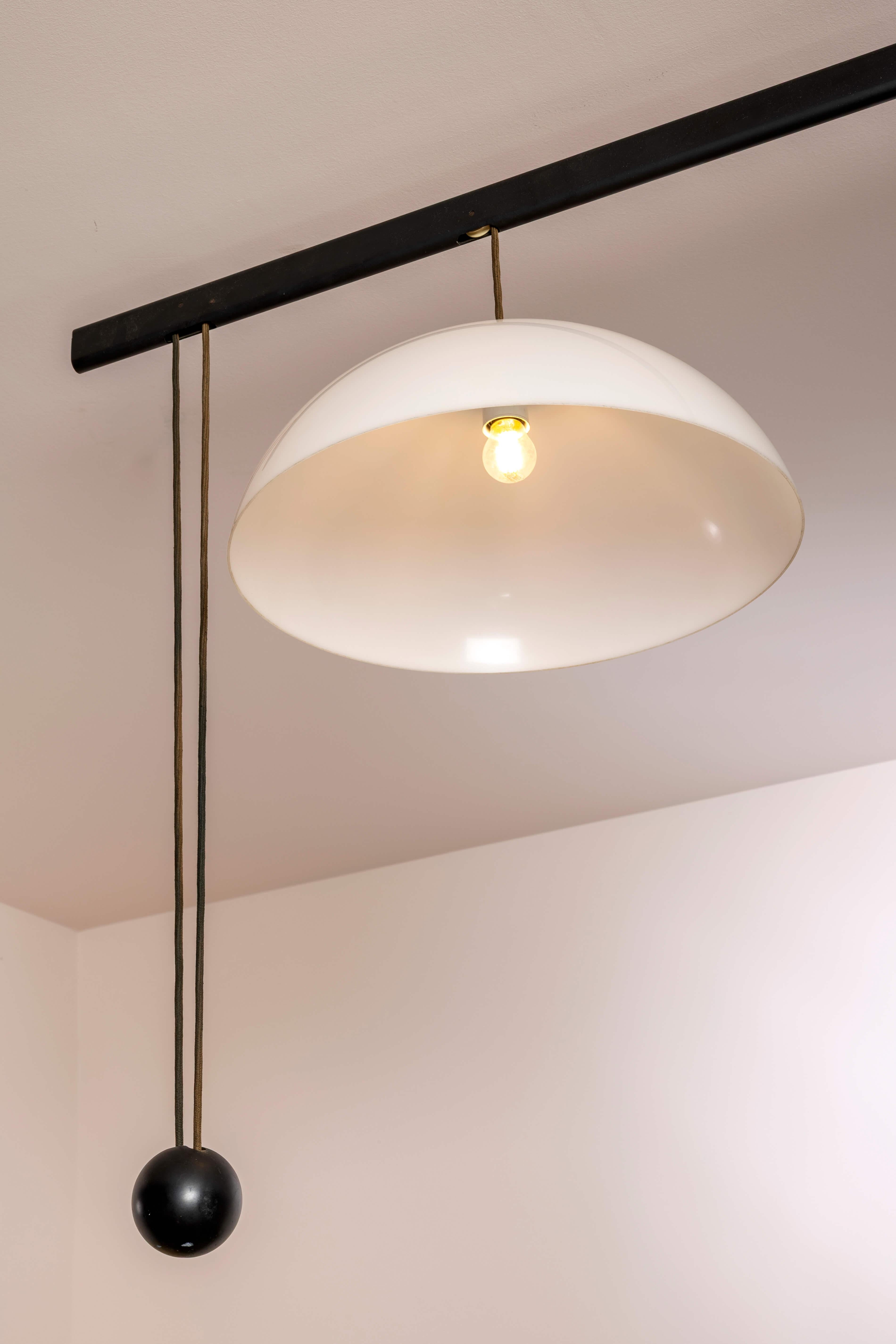 Mid-Century moderno Vico Magistretti, “L’Impiccato” ceiling lamp for Artemide, Italy, 1972 in vendita
