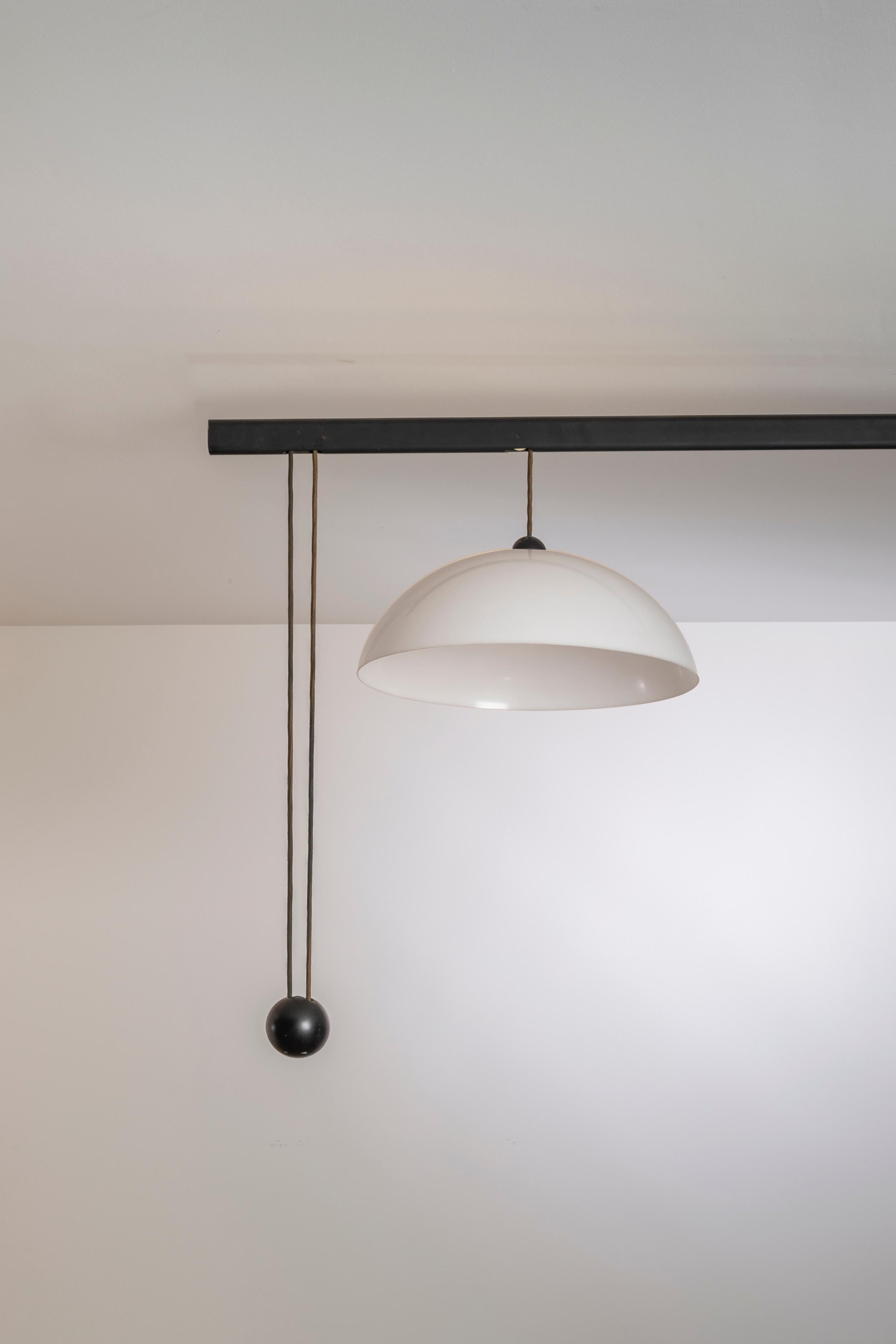 Vico Magistretti, “L’Impiccato” ceiling lamp for Artemide, Italy, 1972 in vendita 1