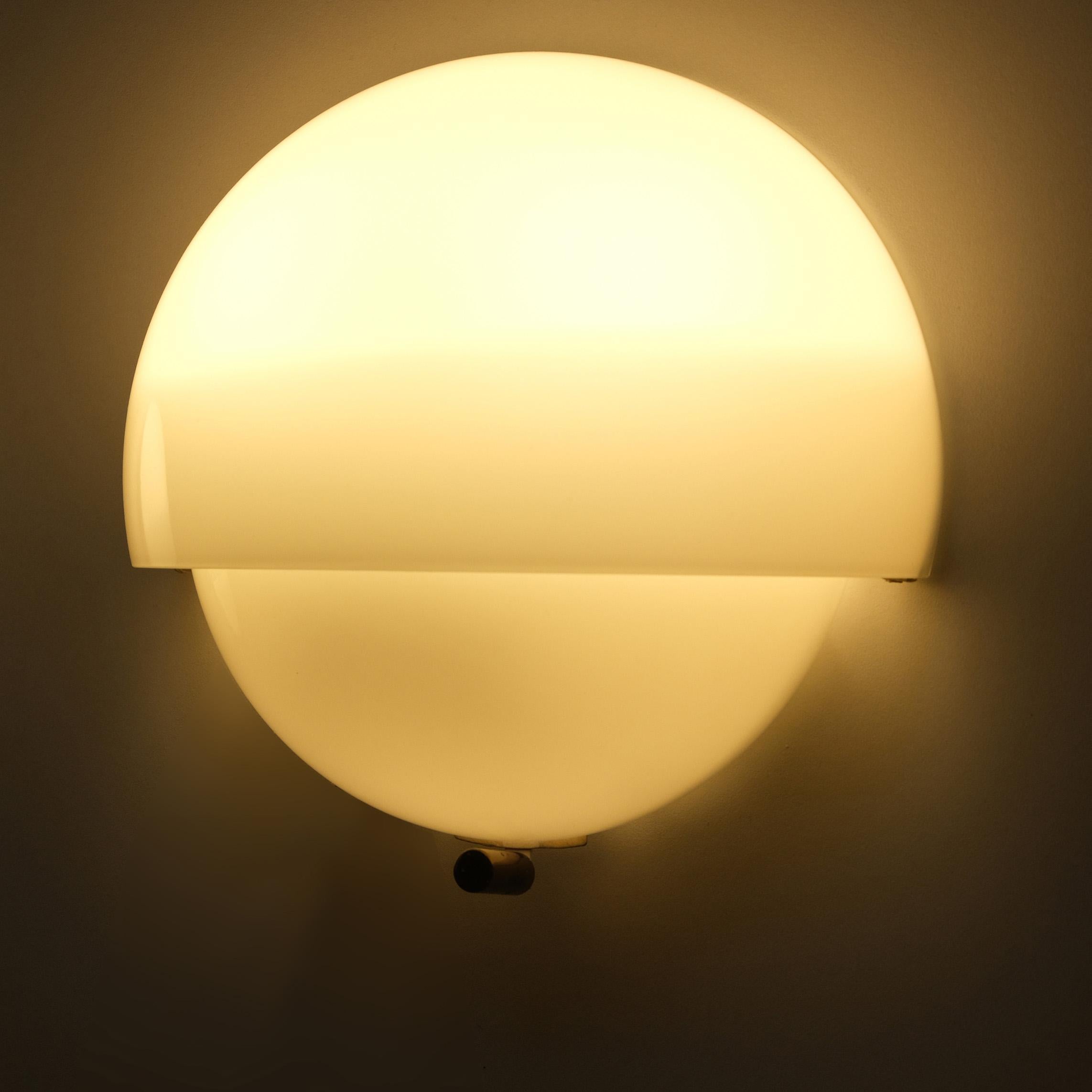 Vico Magistretti, Manía, Un par de apliques de pared, Artemide, 1964 Italiano en venta