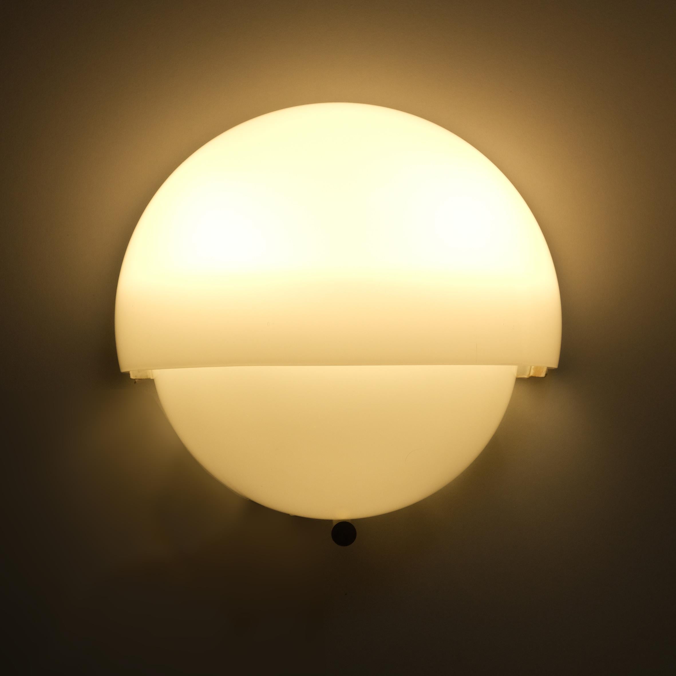 Vico Magistretti, Manía, Un par de apliques de pared, Artemide, 1964 Moderno de mediados de siglo en venta