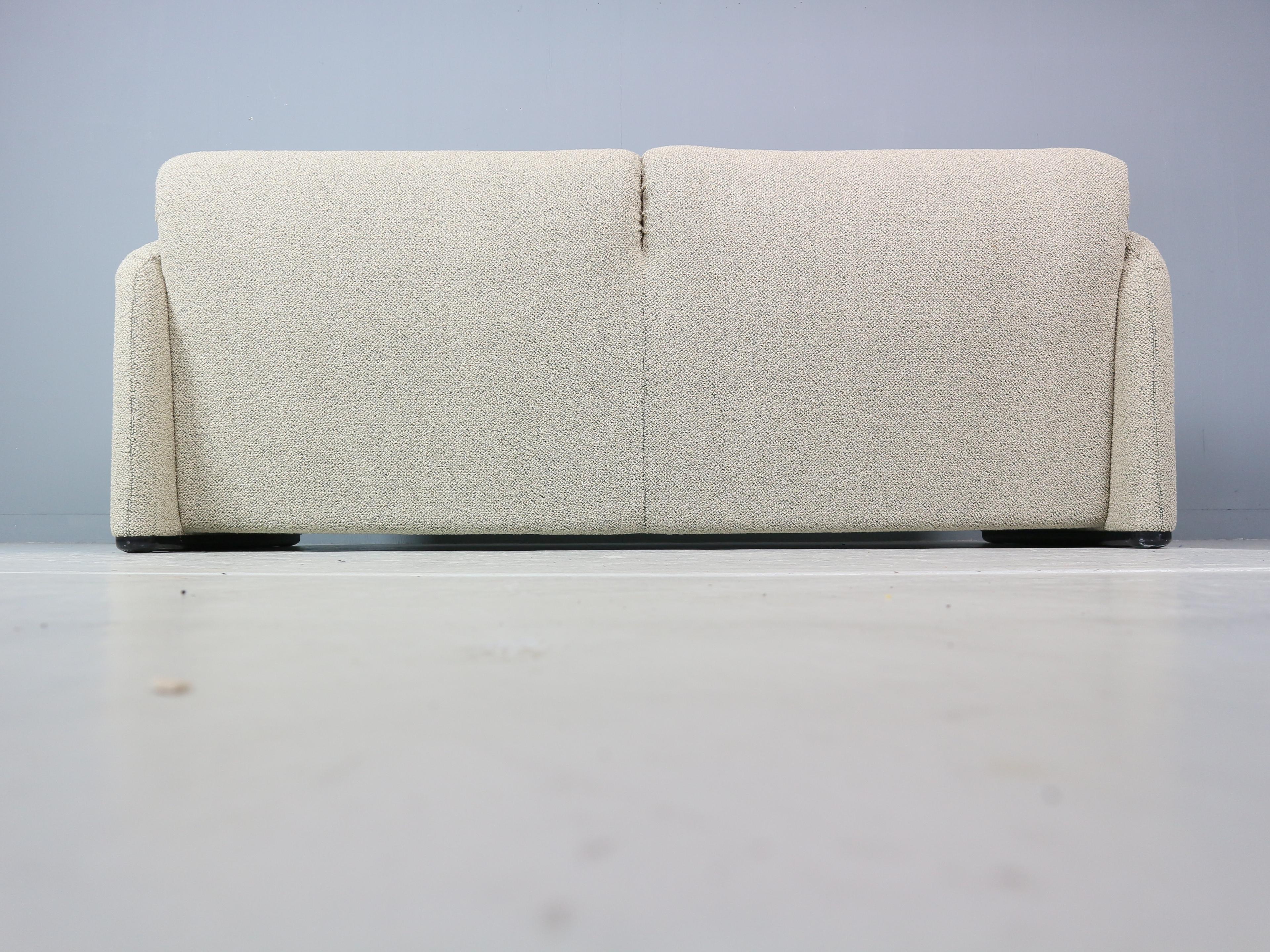 Vico Magistretti „Maralunga“ 2- und ein halbsitziges, neu gepolstertes Sofa für Cassina im Angebot 5