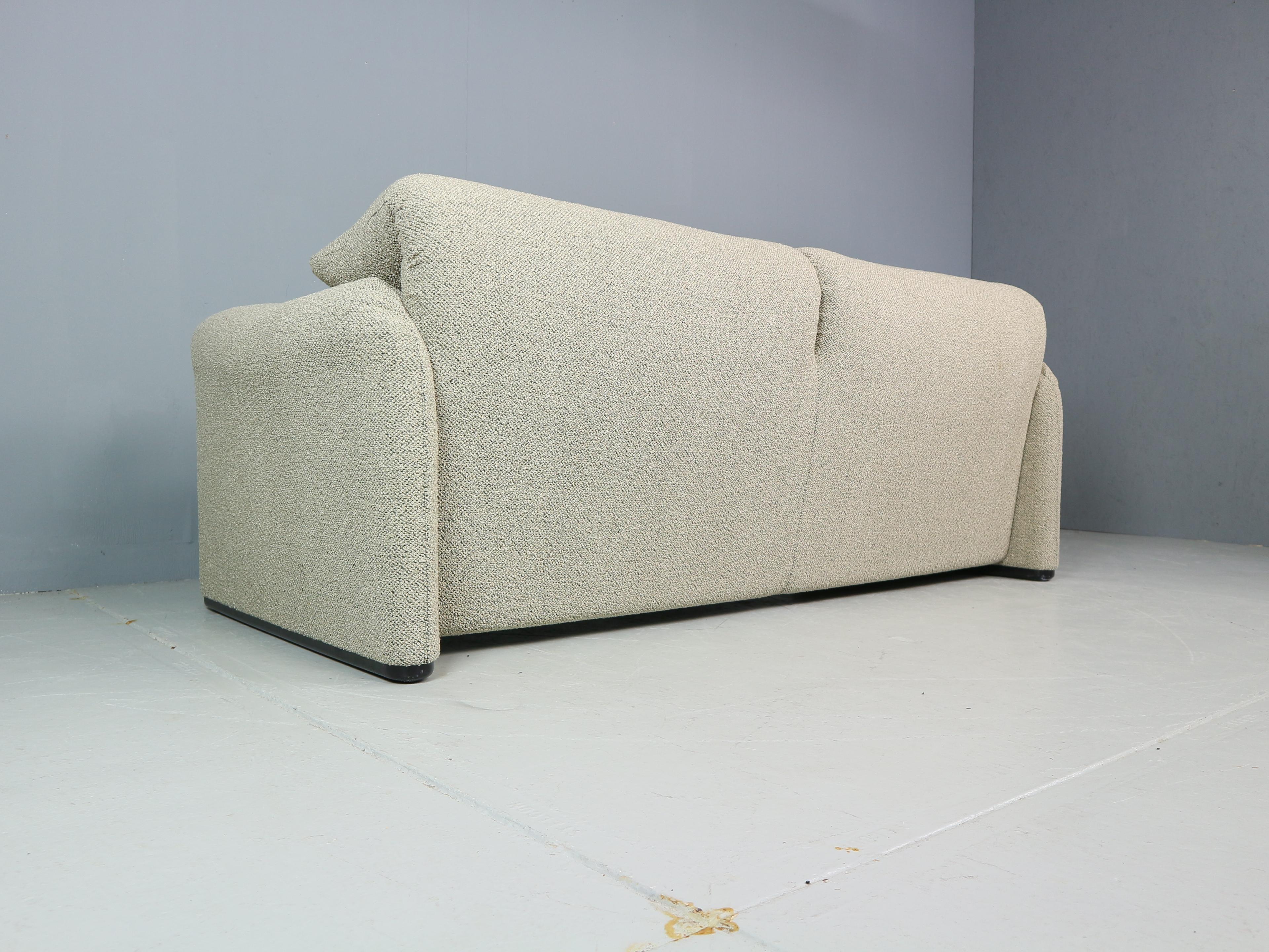 Vico Magistretti „Maralunga“ 2- und ein halbsitziges, neu gepolstertes Sofa für Cassina im Angebot 6