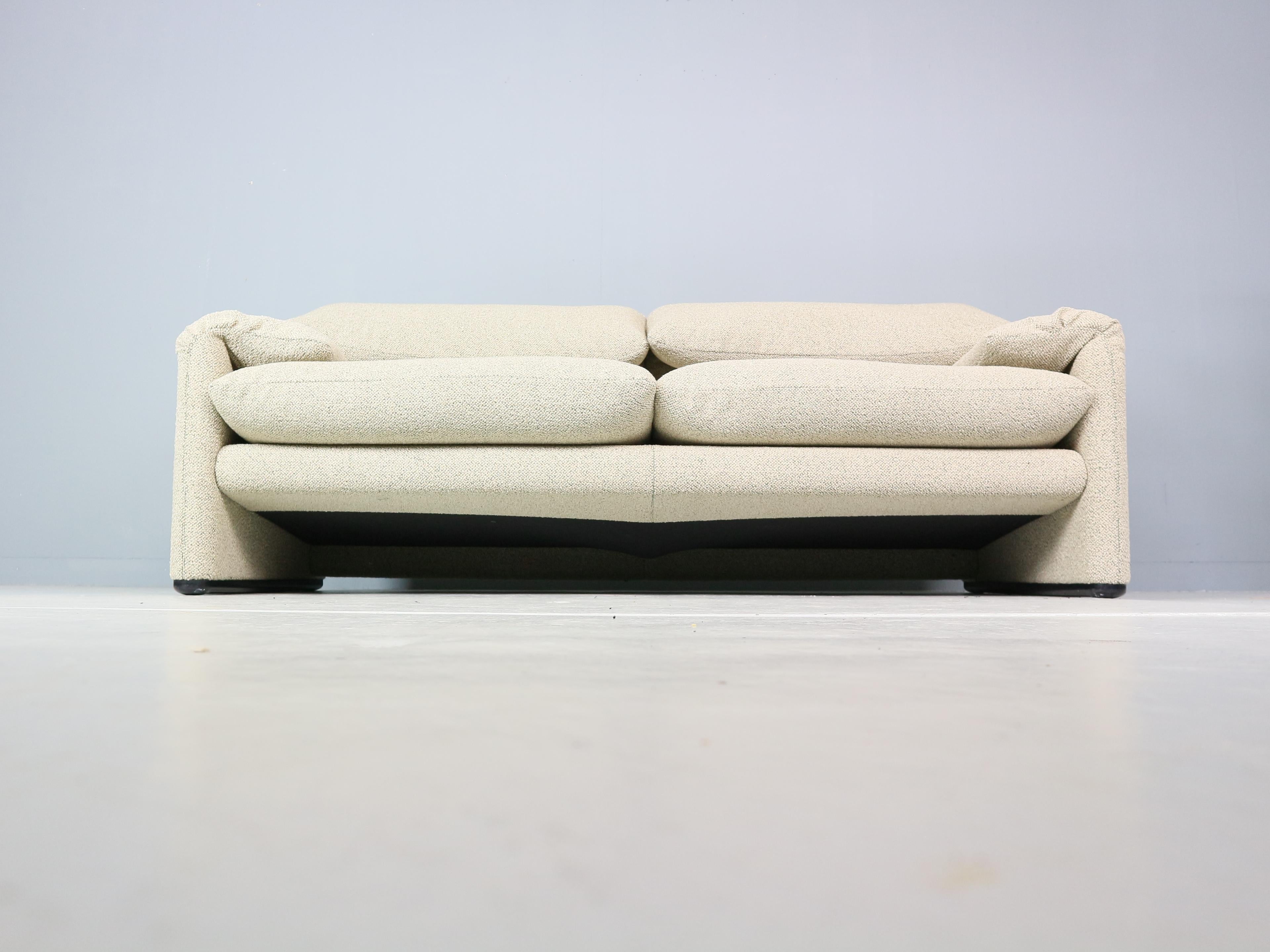 Vico Magistretti „Maralunga“ 2- und ein halbsitziges, neu gepolstertes Sofa für Cassina (Moderne der Mitte des Jahrhunderts) im Angebot