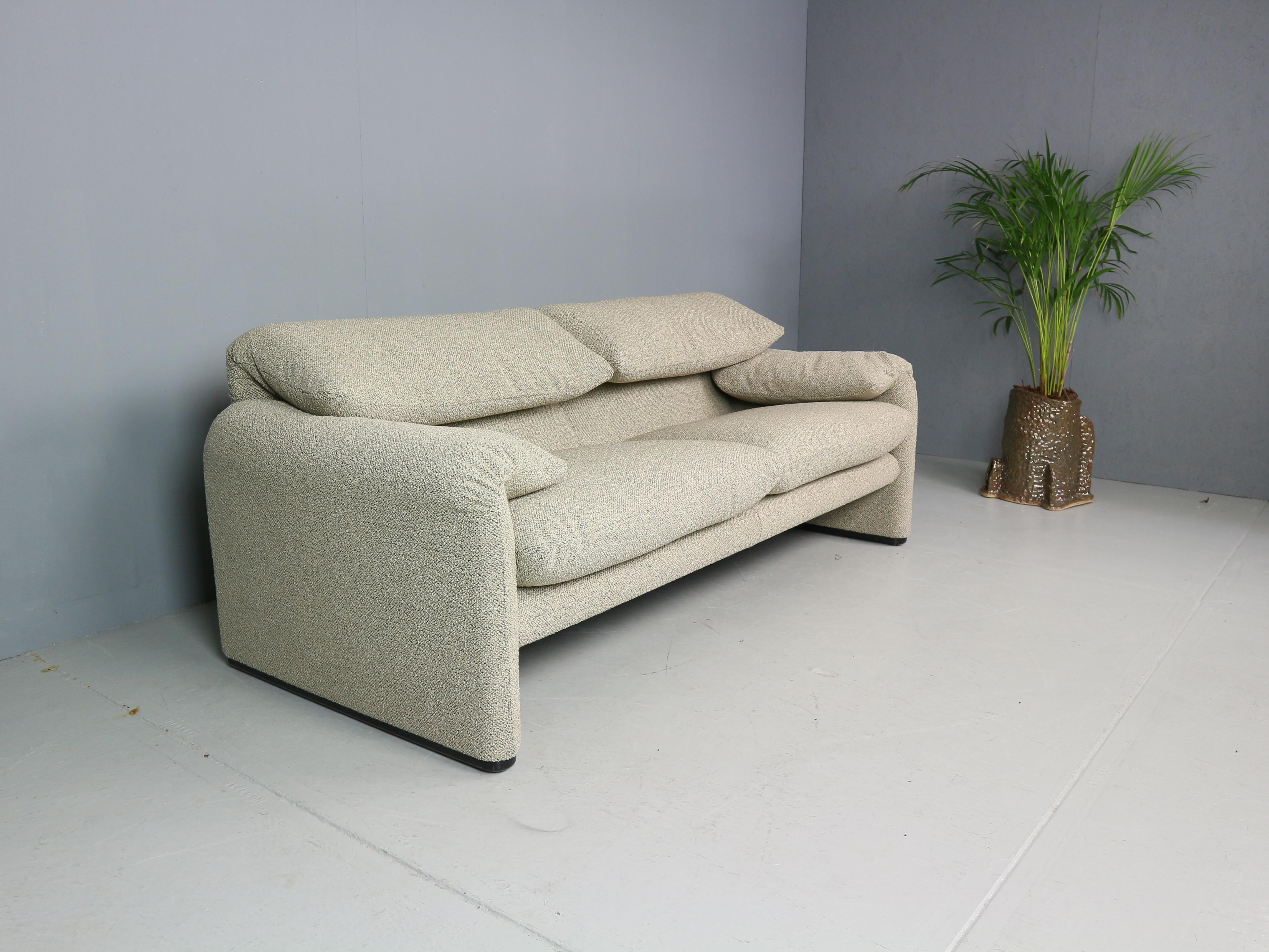 Vico Magistretti „Maralunga“ 2- und ein halbsitziges, neu gepolstertes Sofa für Cassina im Zustand „Gut“ im Angebot in The Hague, NL