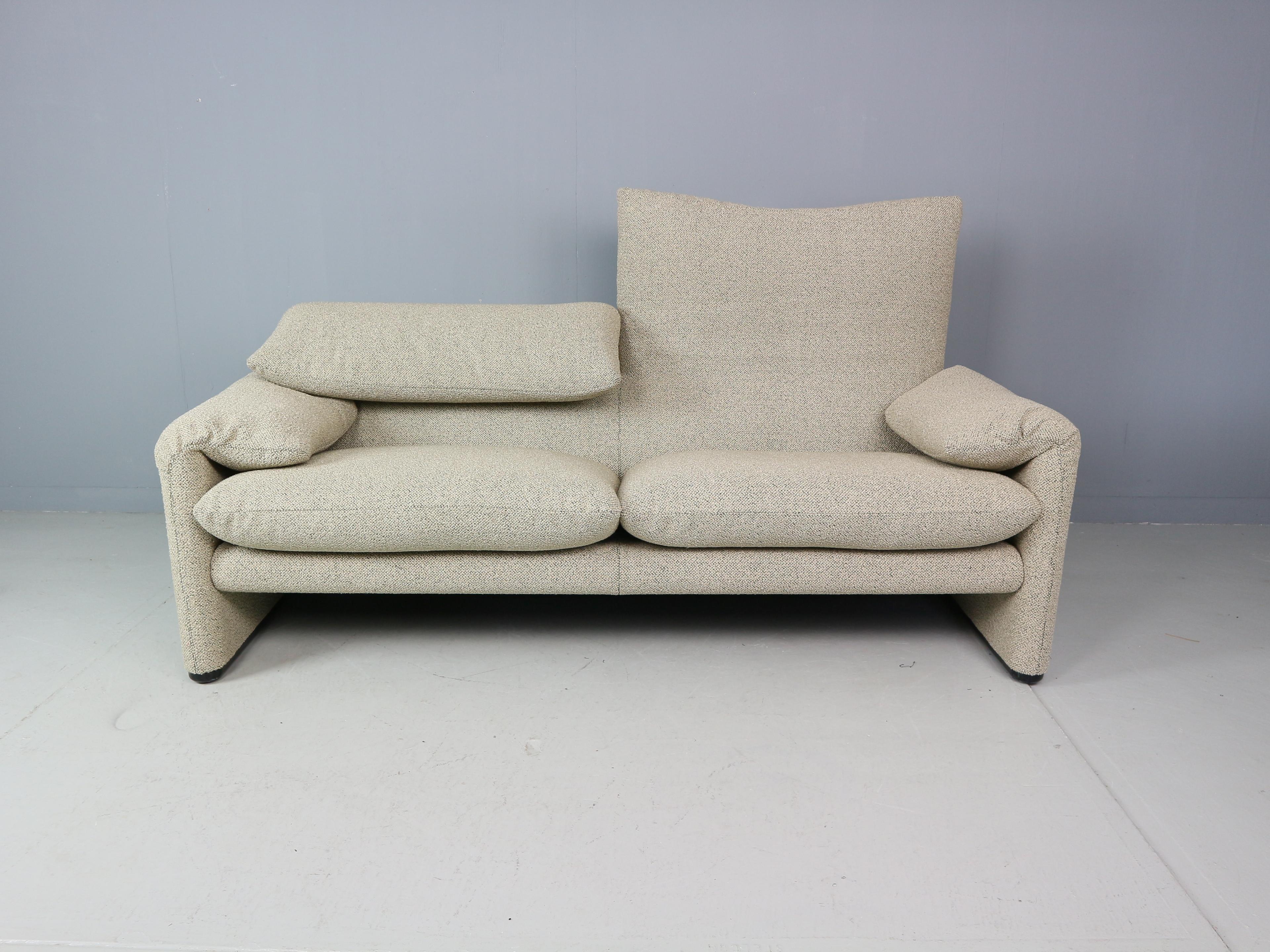 Vico Magistretti „Maralunga“ 2- und ein halbsitziges, neu gepolstertes Sofa für Cassina (Stoff) im Angebot