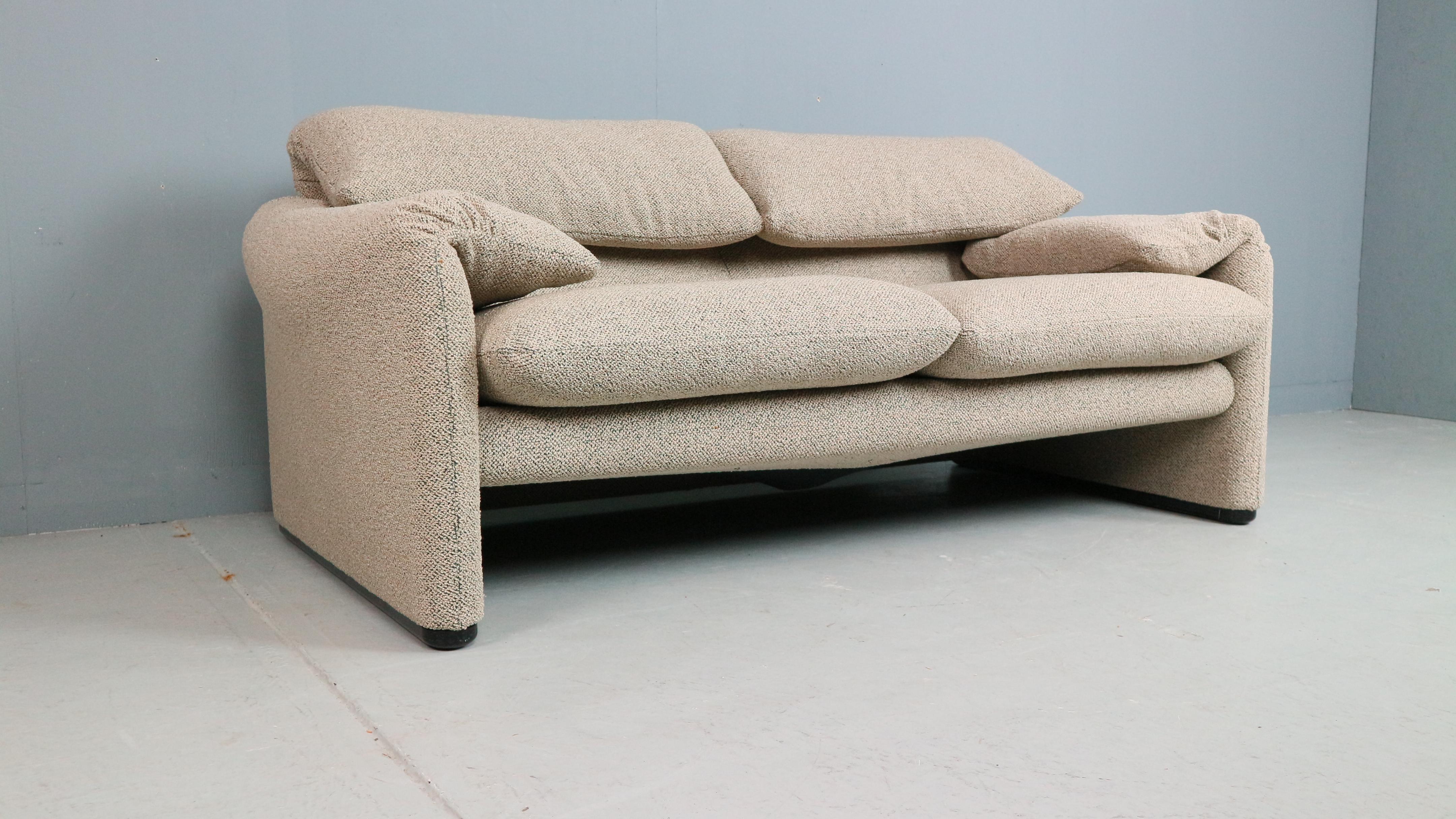 Vico Magistretti „Maralunga“ 2-Sitzer-Sofa mit Neupolsterung für Cassina im Zustand „Gut“ im Angebot in The Hague, NL
