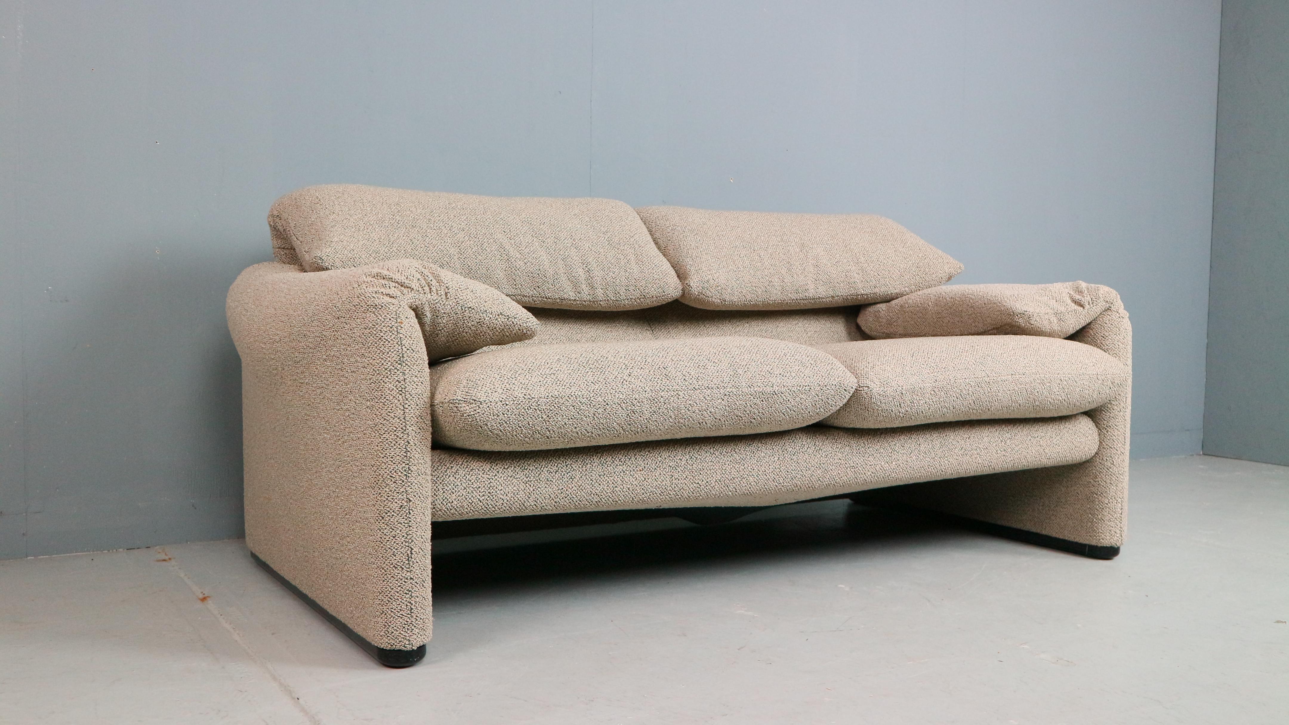 Vico Magistretti „Maralunga“ 2-Sitzer-Sofa mit Neupolsterung für Cassina (Ende des 20. Jahrhunderts) im Angebot