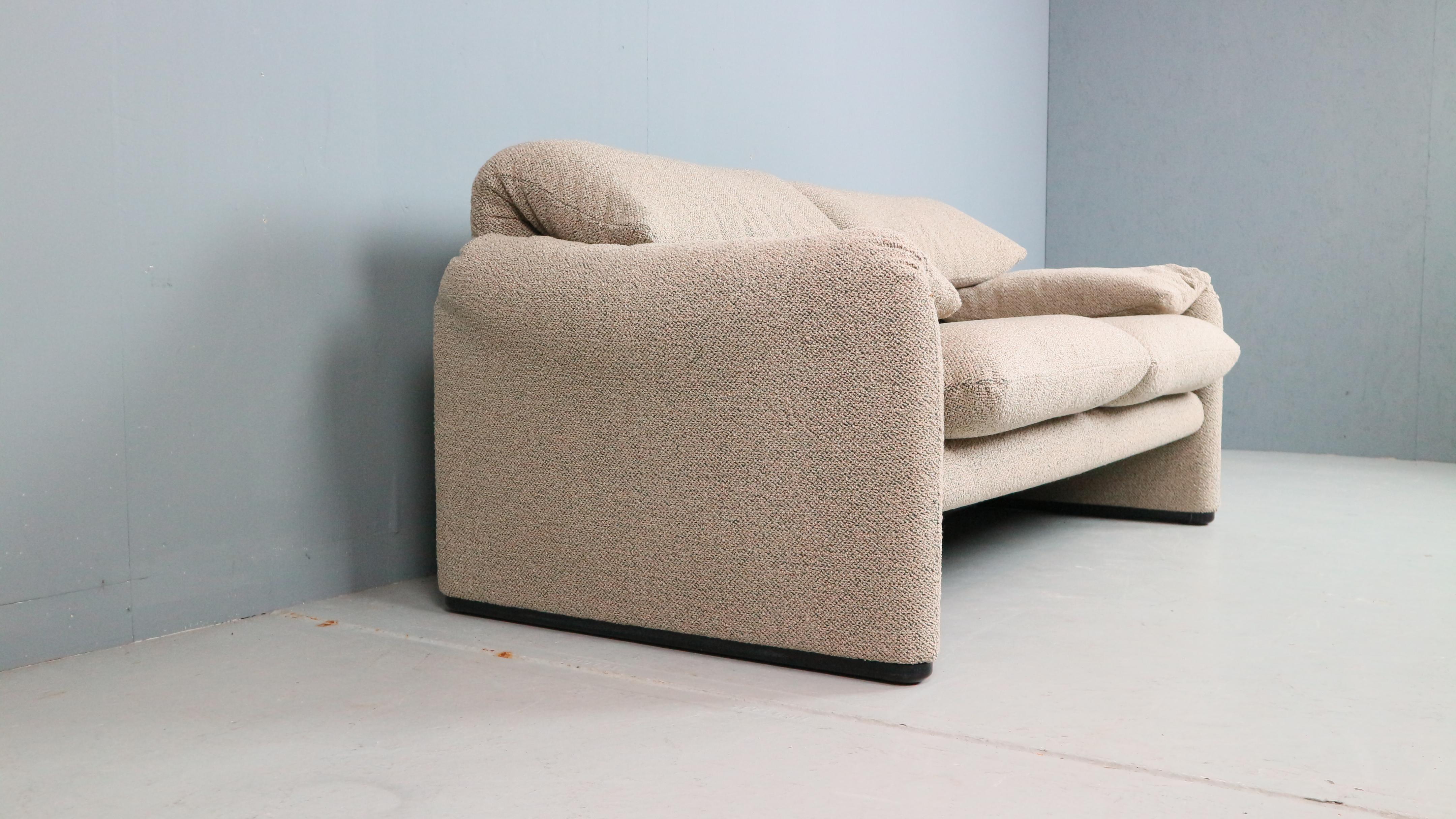 Vico Magistretti „Maralunga“ 2-Sitzer-Sofa mit Neupolsterung für Cassina (Stoff) im Angebot