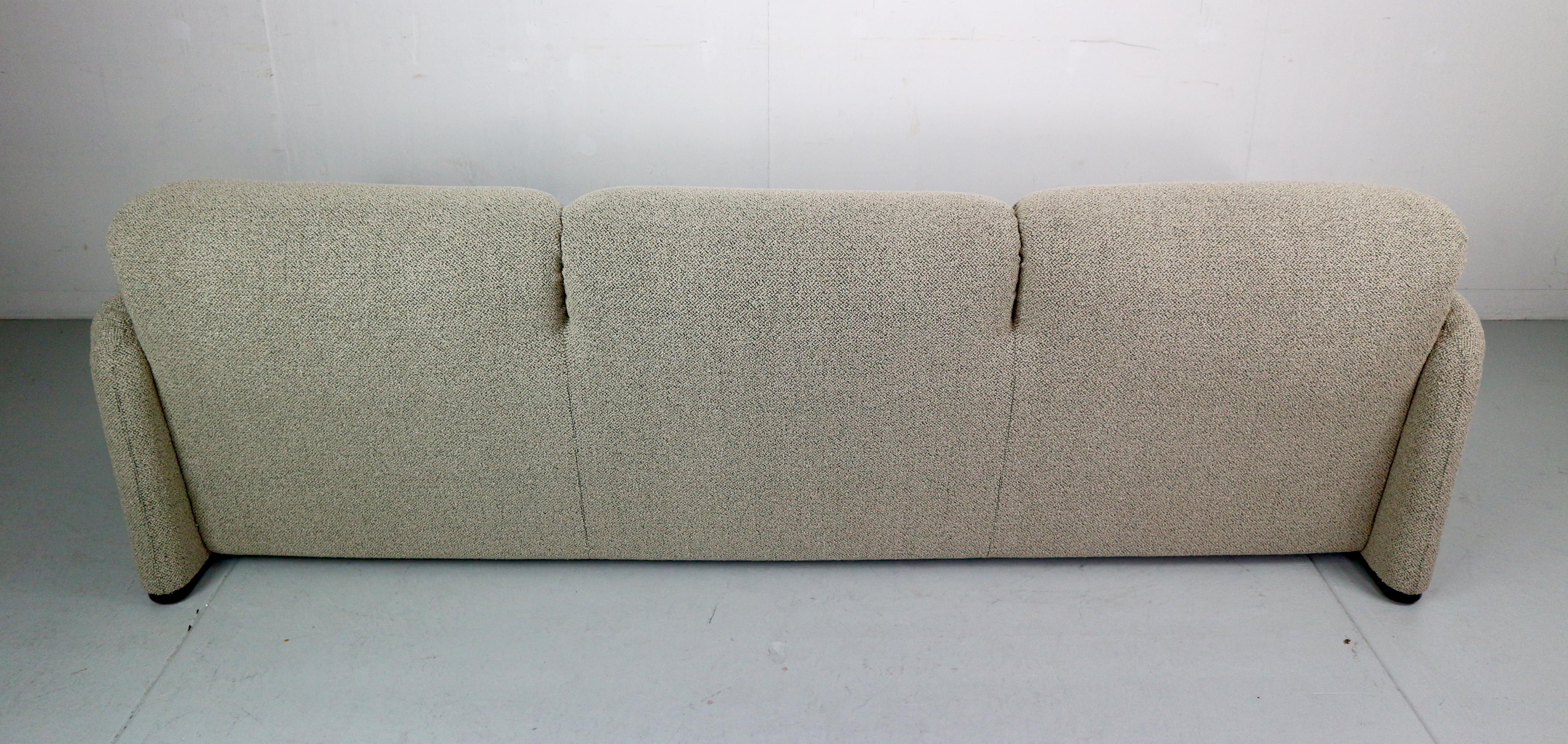 Vico Magistretti „Maralunga“ 3-Sitzer und Fußhocker neu gepolstert für Cassina im Angebot 6