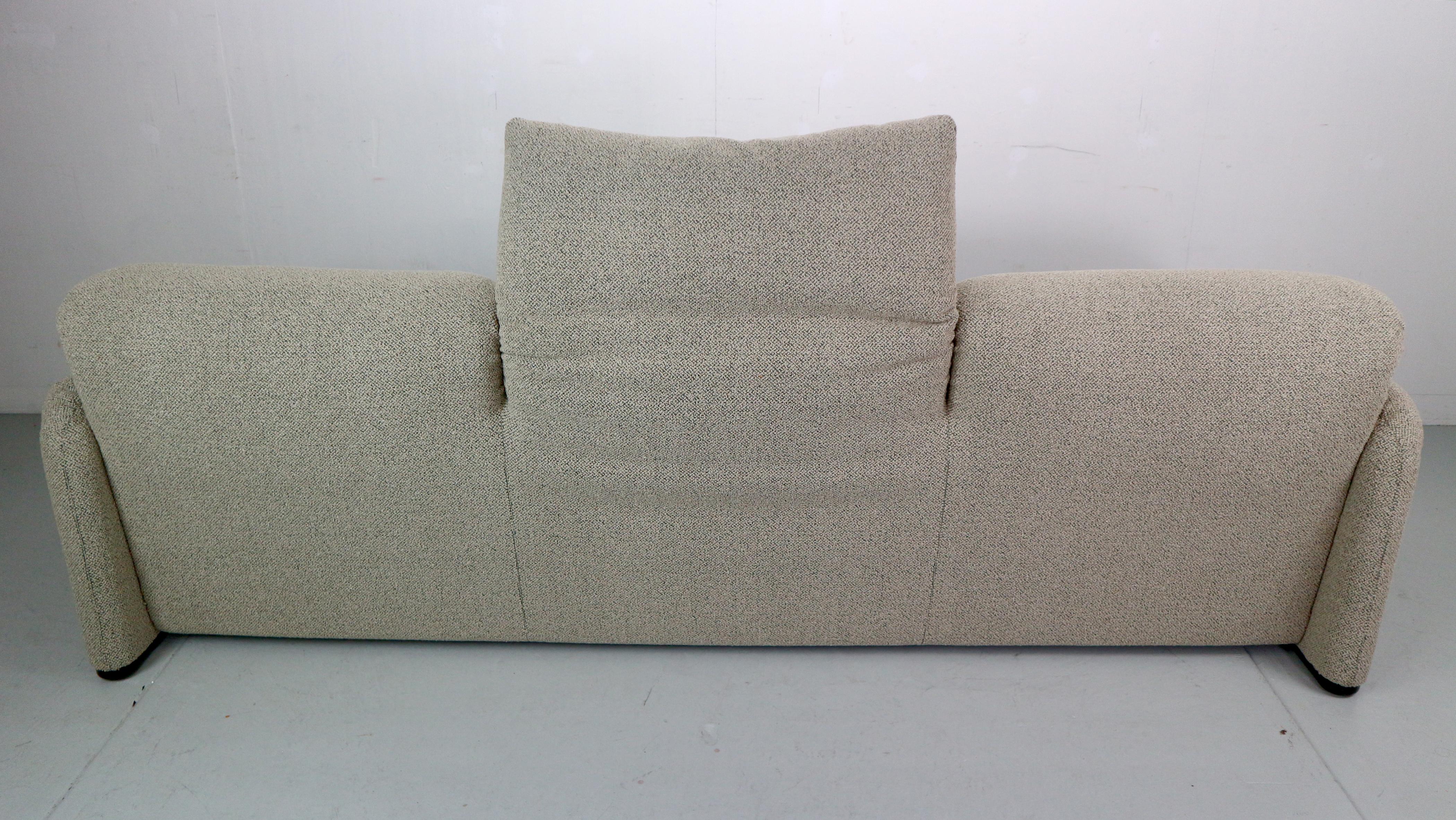 Vico Magistretti „Maralunga“ 3-Sitzer und Fußhocker neu gepolstert für Cassina im Angebot 8