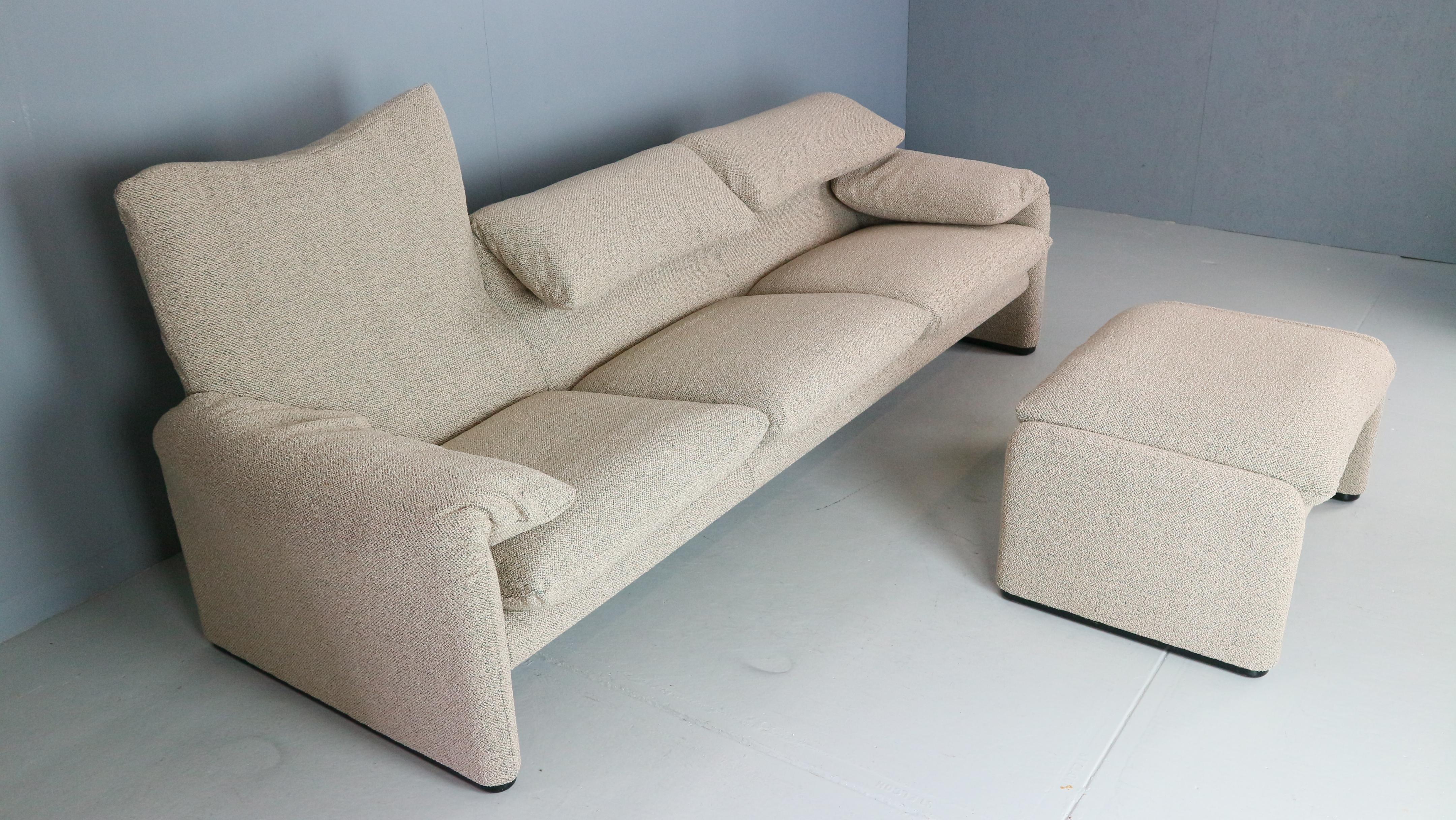 Vico Magistretti „Maralunga“ 3-Sitzer und Fußhocker neu gepolstert für Cassina im Angebot 1