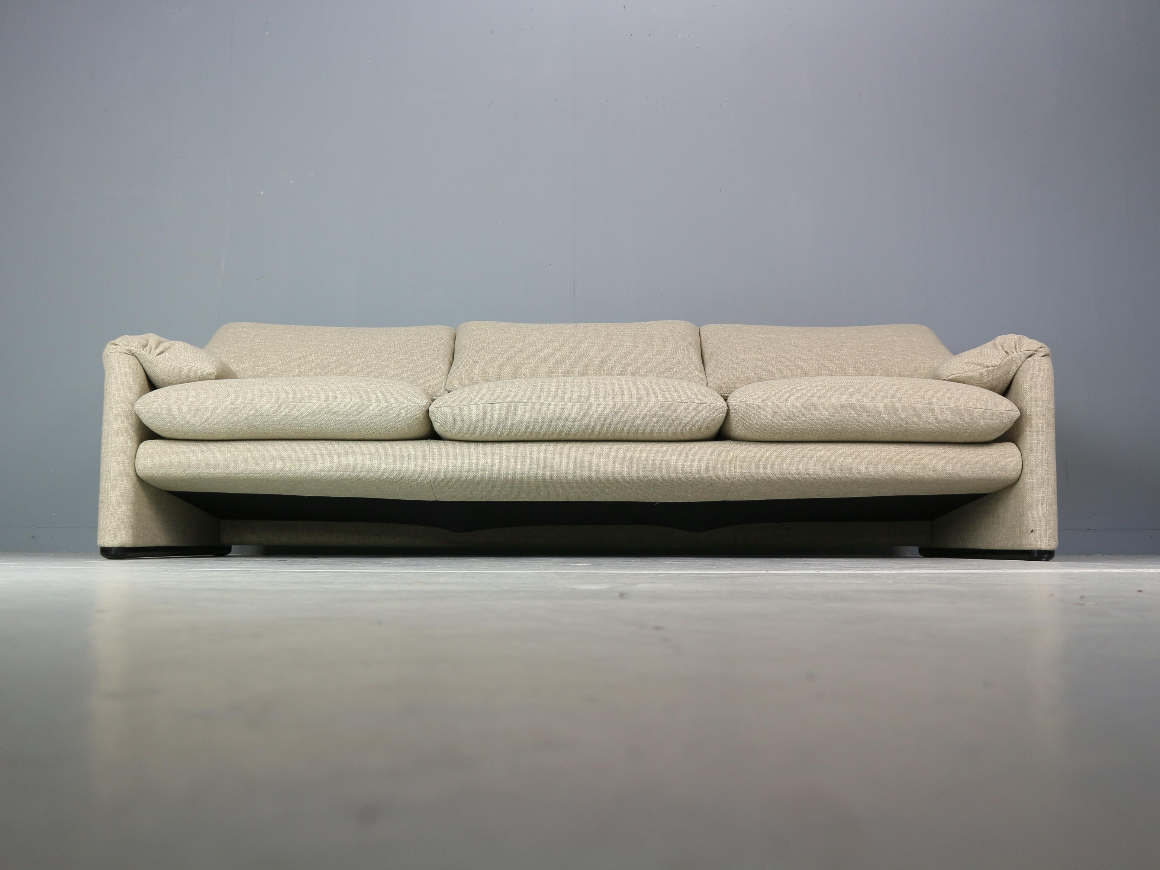 Vico Magistretti „Maralunga“ 3-Sitzer-Sofa mit Neupolsterung für Cassina (Moderne der Mitte des Jahrhunderts) im Angebot