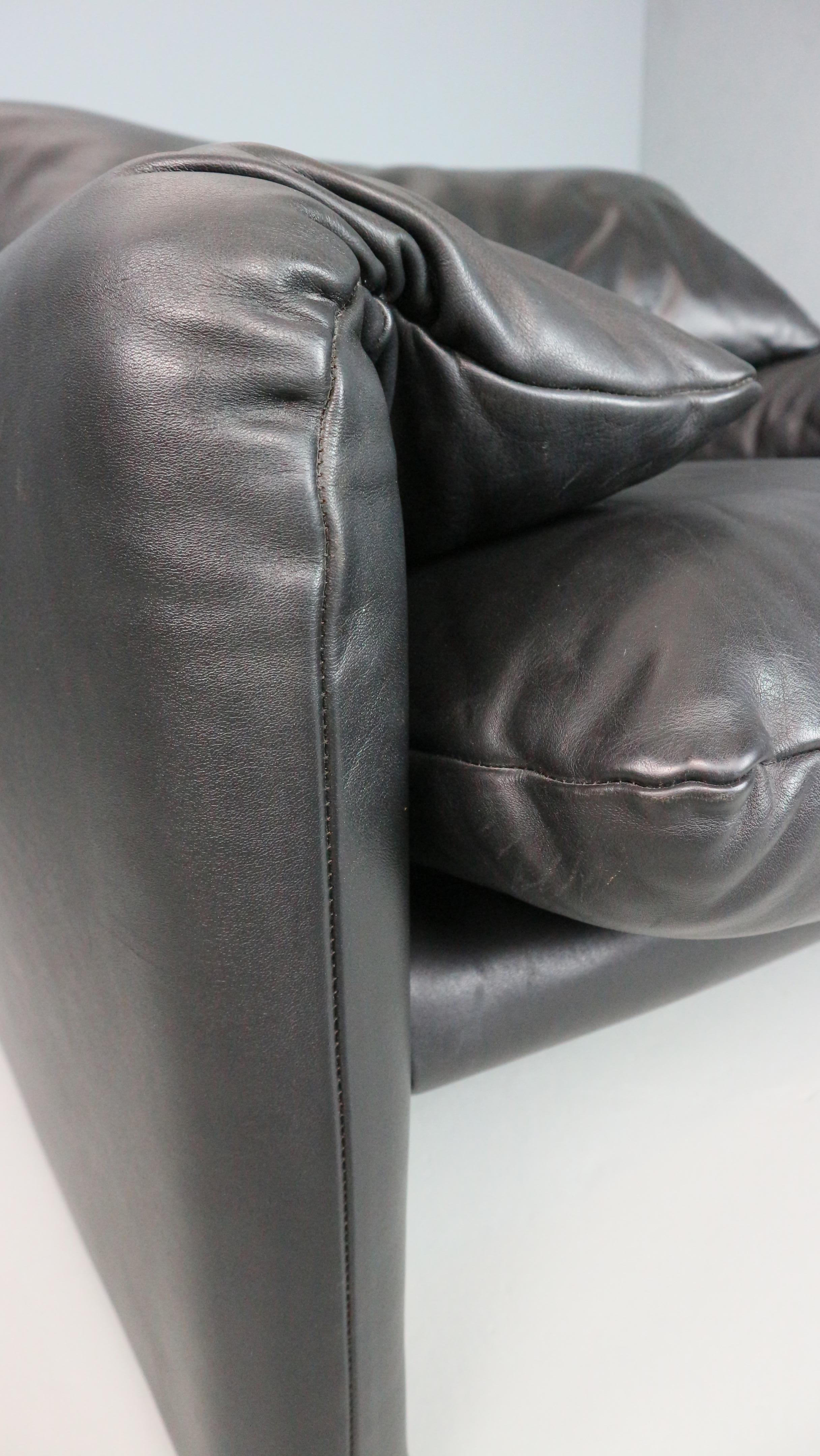 Vico Magistretti Maralunga Black Leather Lounge Chair for Cassina, 1980s For Sale 7