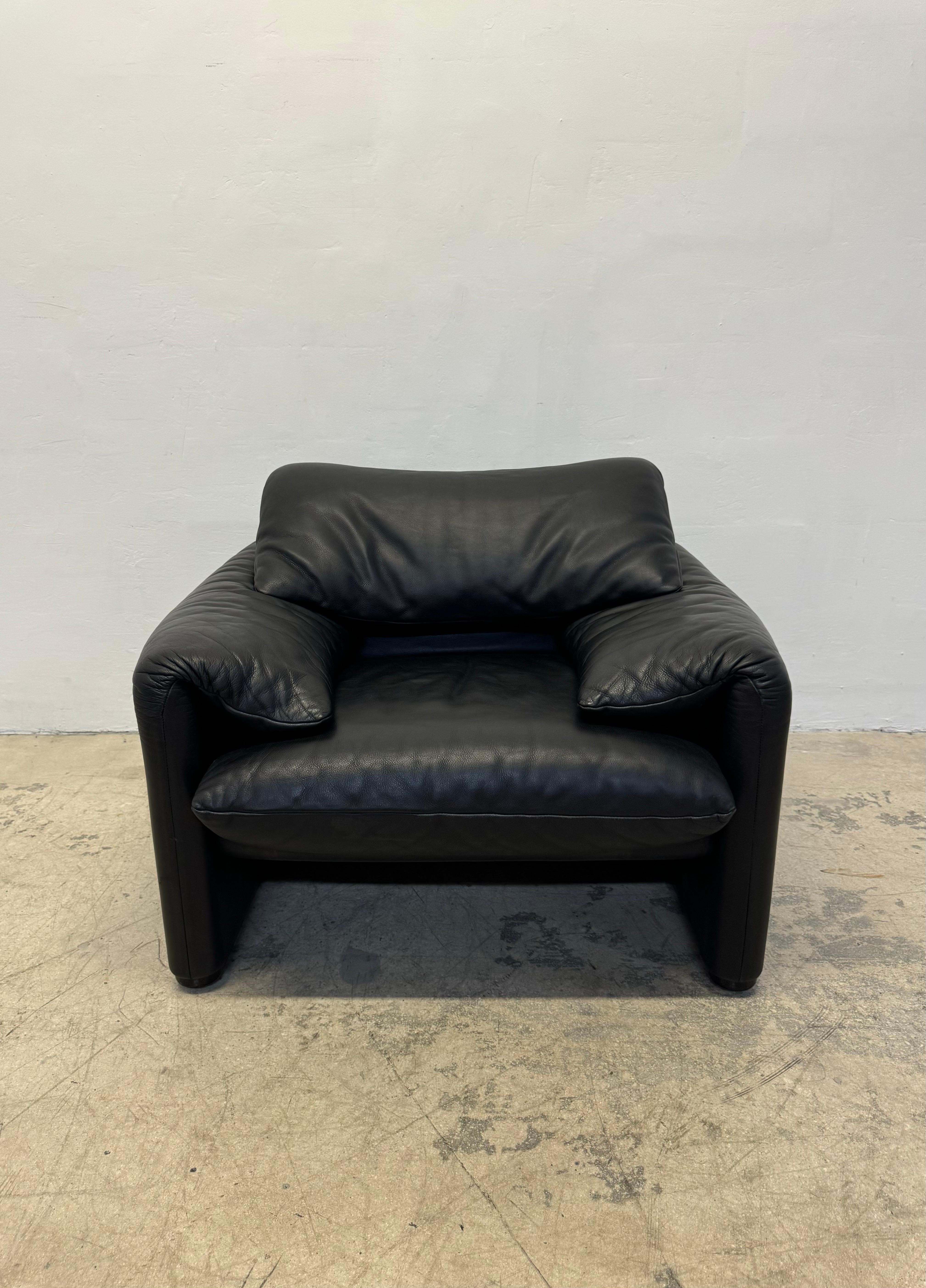 Maralunga lounge chair with the defining adjustable head rest designed by Vico Magistretti for Cassina. Original black leather. The Maralunga was originally designed in the 1973 and this example was produced by Cassina circa 1980s.

See other