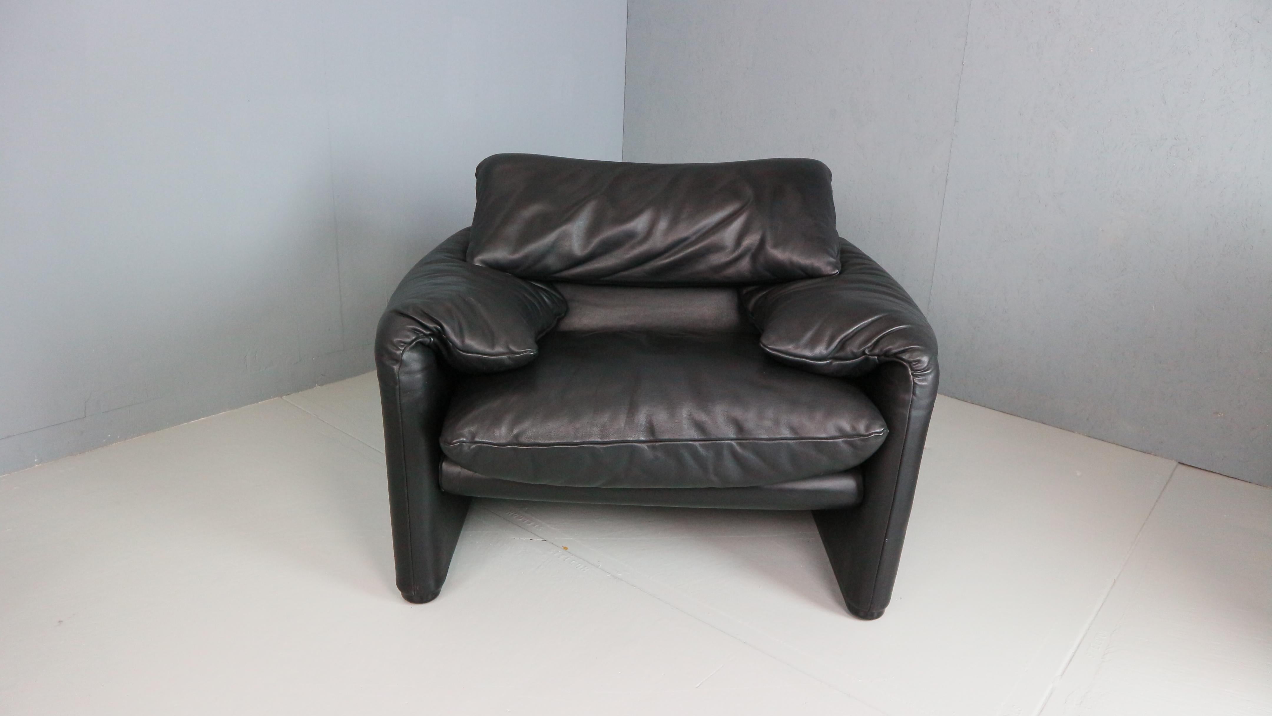 Vico Magistretti Maralunga Black Leather Lounge Chair for Cassina, 1980s In Good Condition For Sale In The Hague, NL
