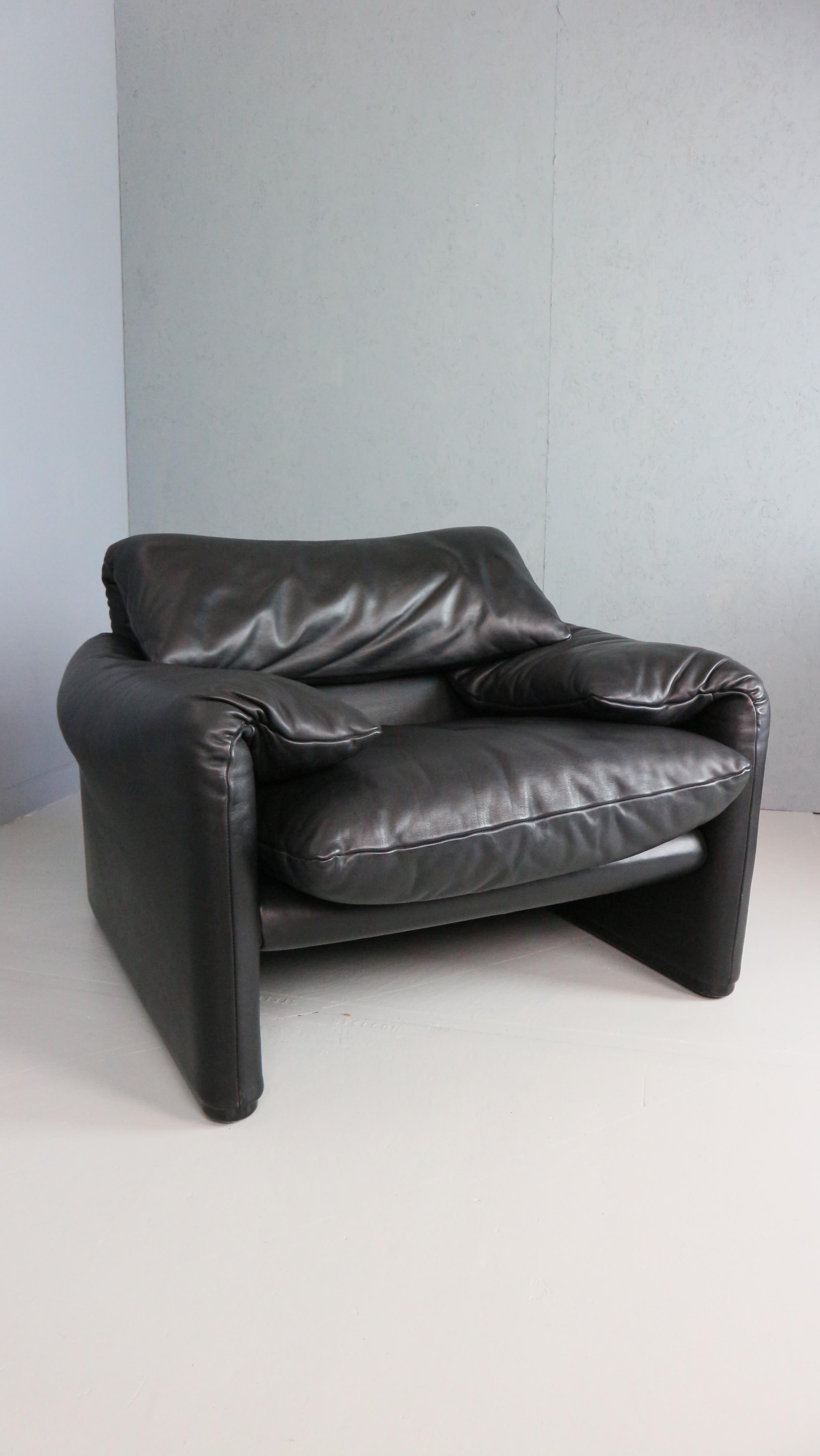 20th Century Vico Magistretti Maralunga Black Leather Lounge Chair for Cassina, 1980s For Sale
