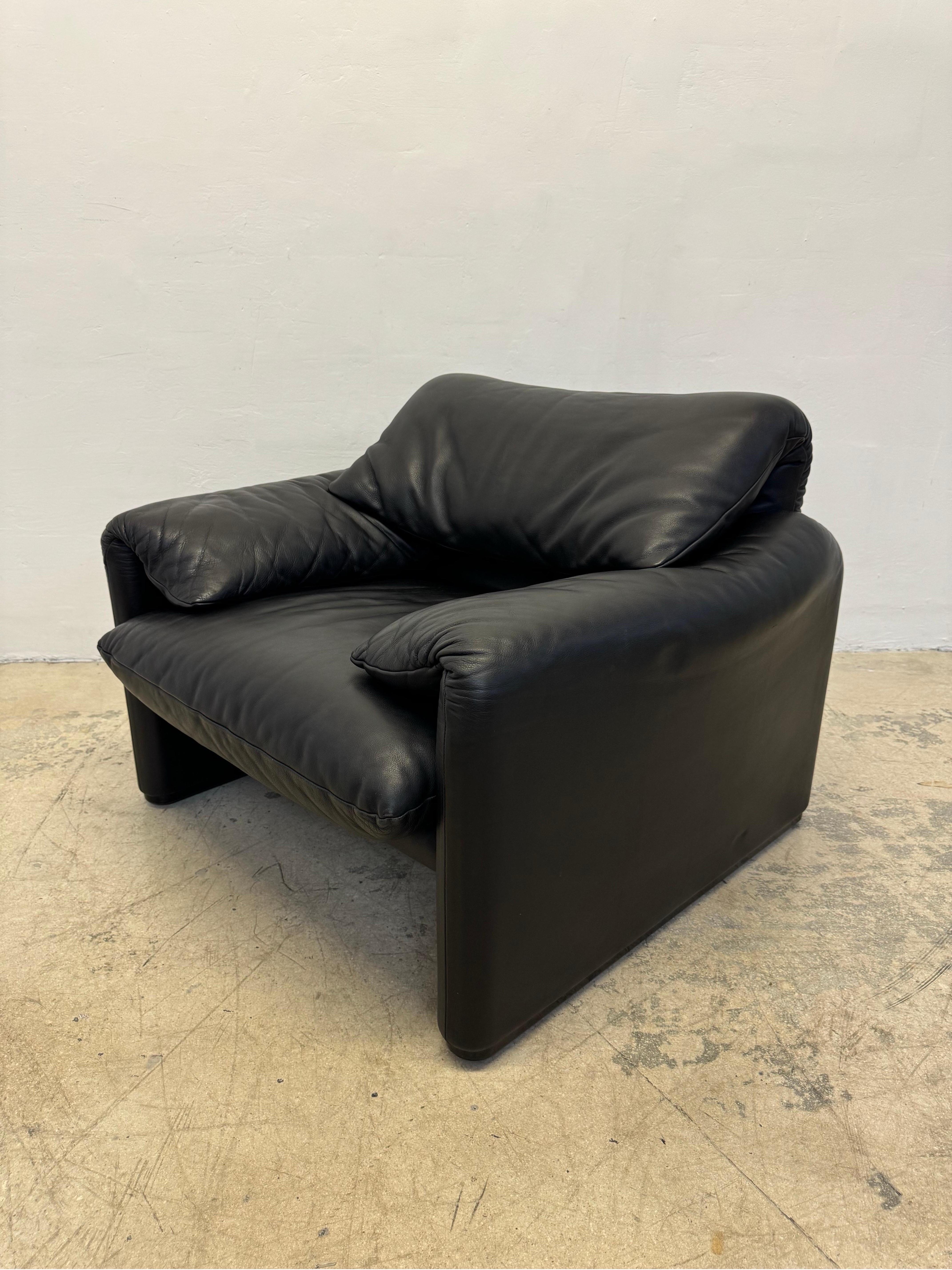 20th Century Vico Magistretti Maralunga Black Leather Lounge Chair for Cassina, 1980s For Sale