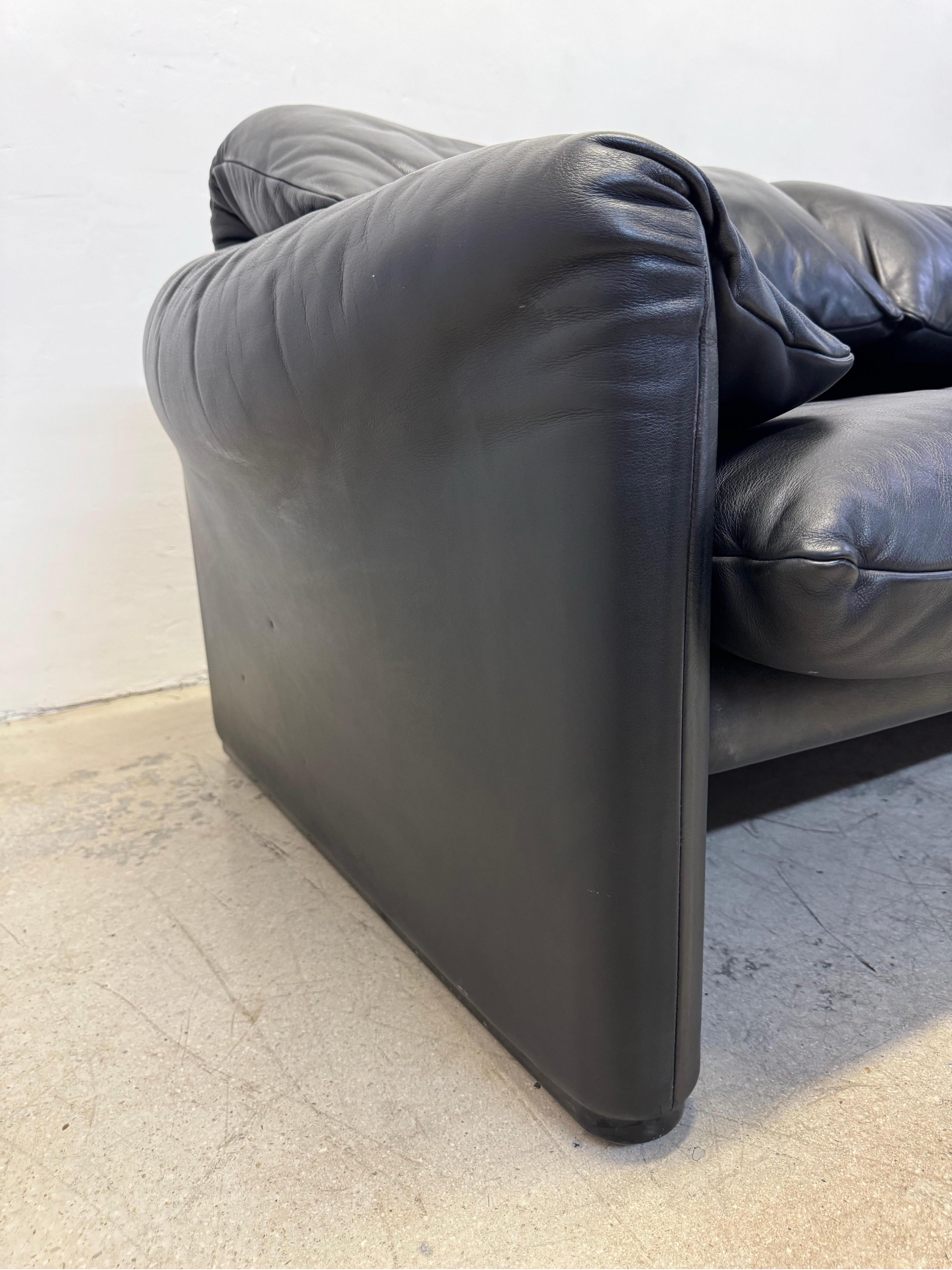 Vico Magistretti Maralunga Black Leather Loveseat for Cassina, 1980s 3
