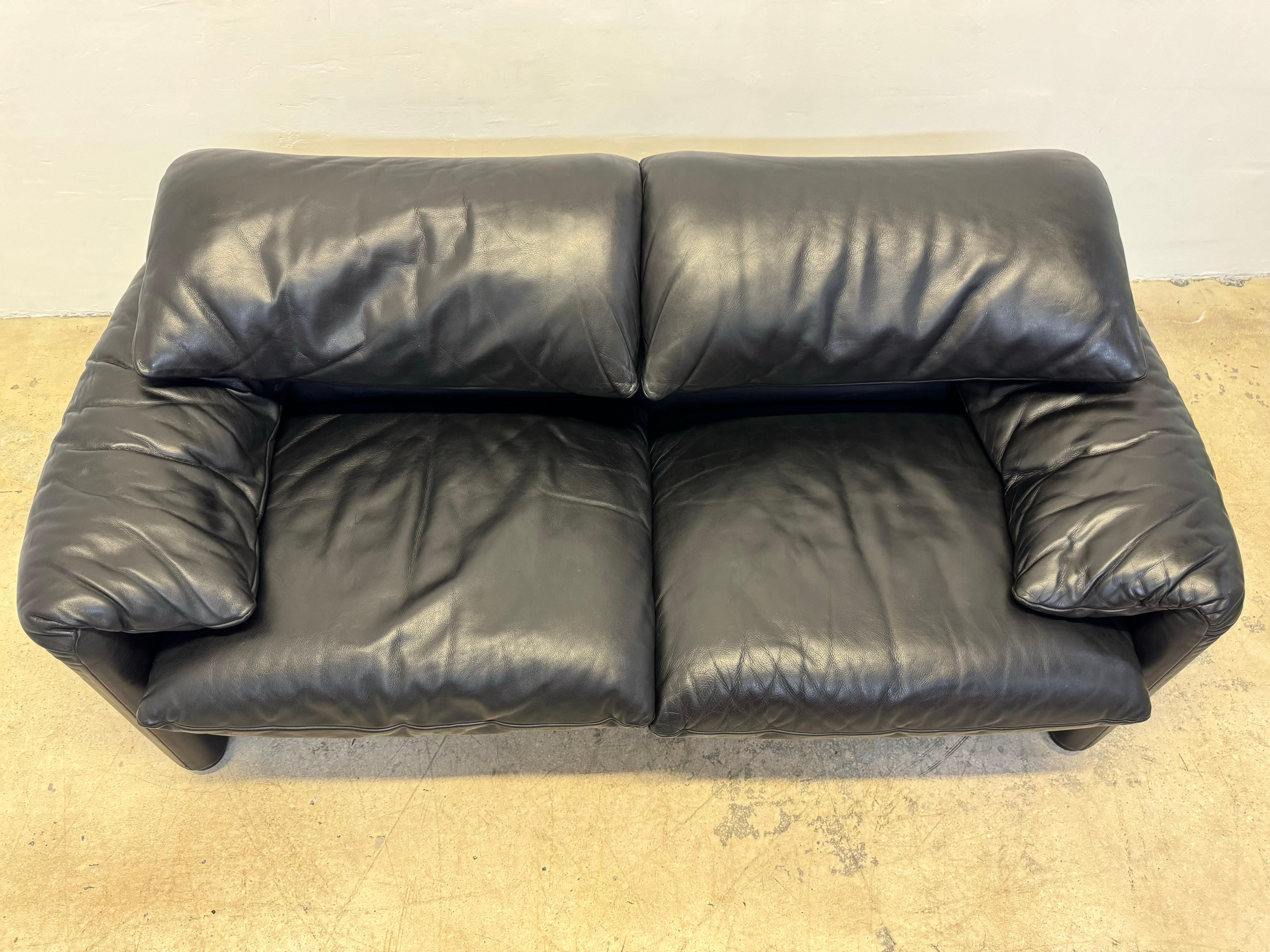 Vico Magistretti Maralunga Black Leather Loveseat for Cassina, 1980s 5