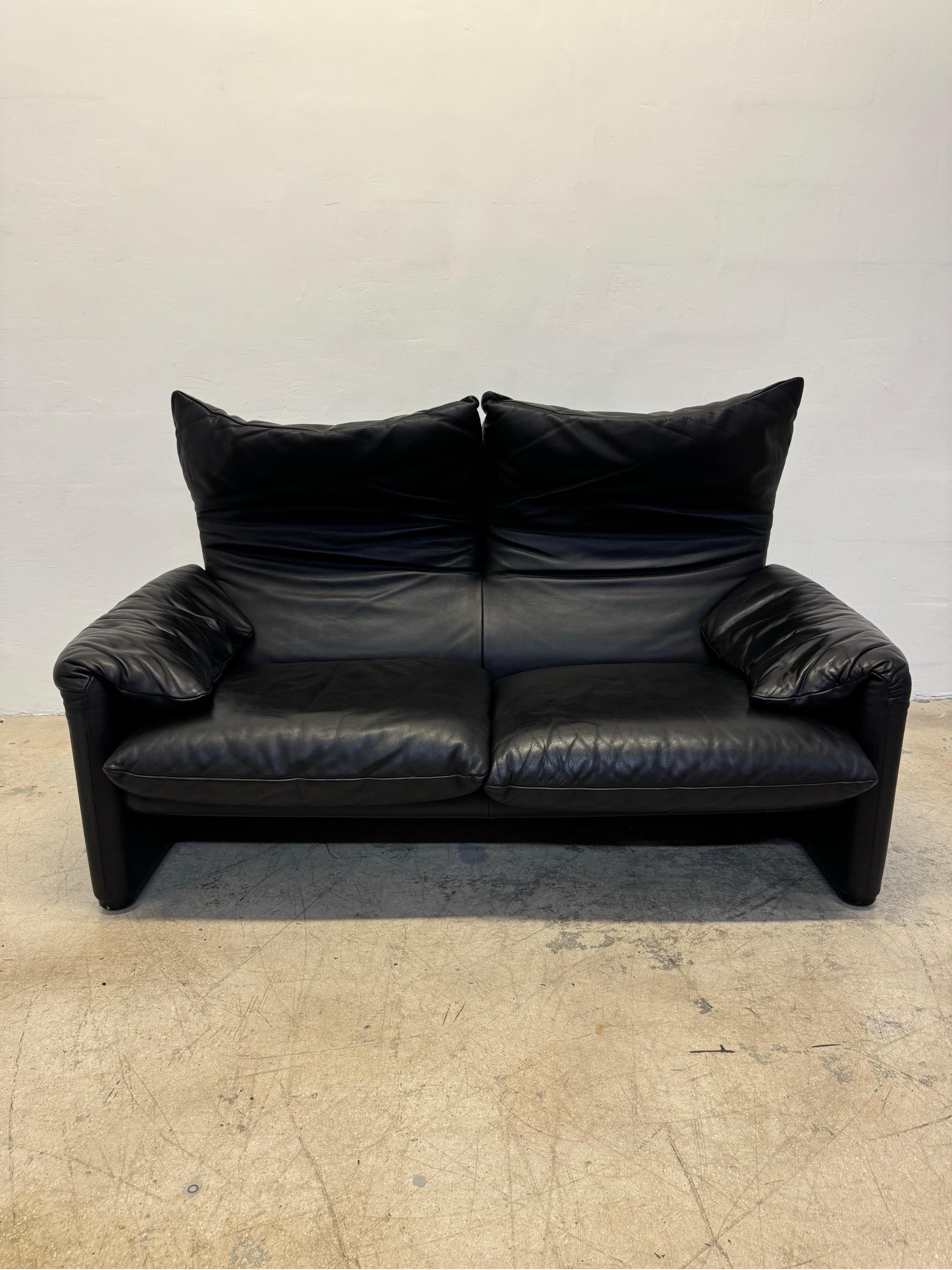 Vico Magistretti Maralunga Black Leather Loveseat for Cassina, 1980s 1