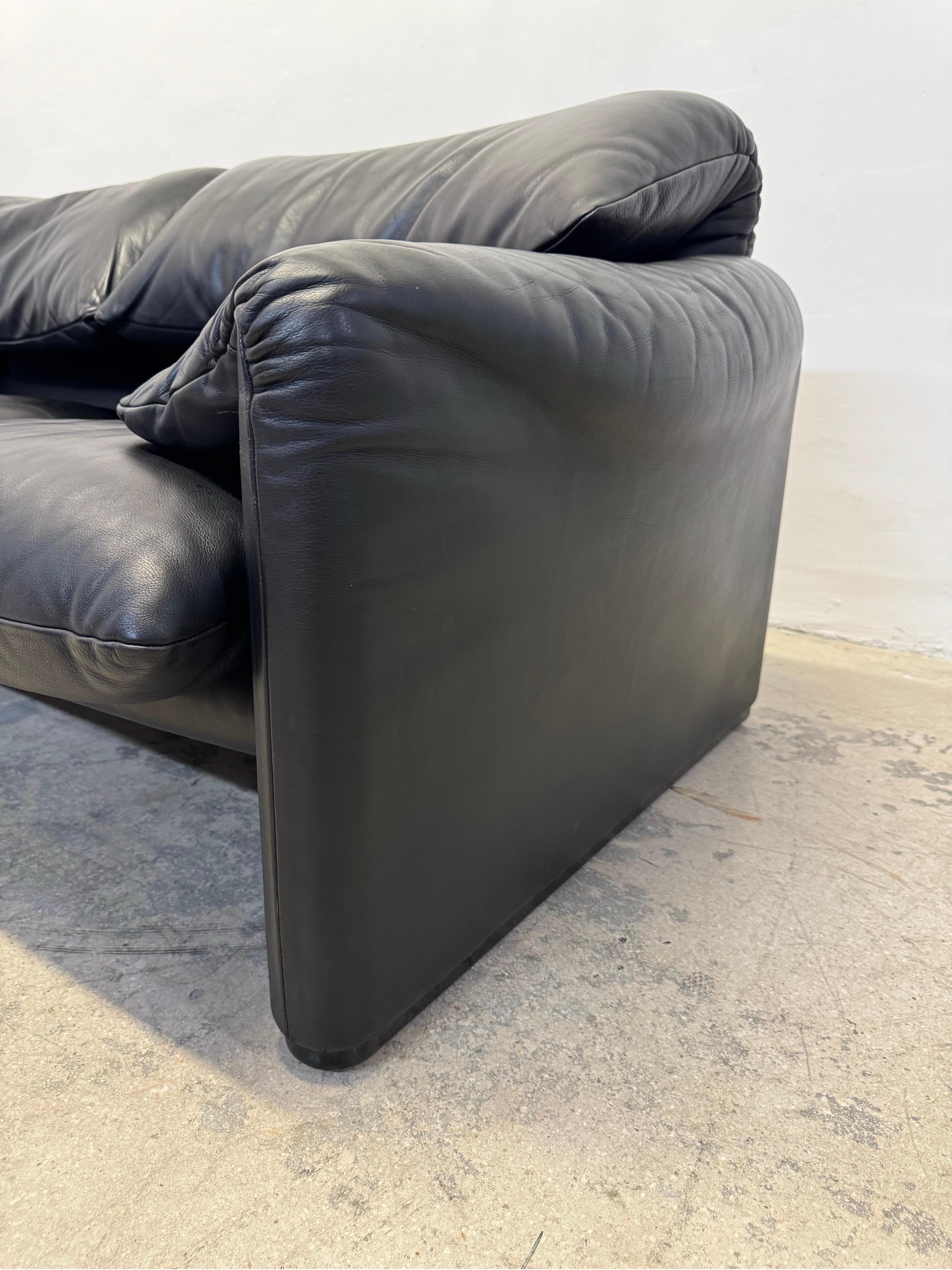 Vico Magistretti Maralunga Black Leather Loveseat for Cassina, 1980s 2