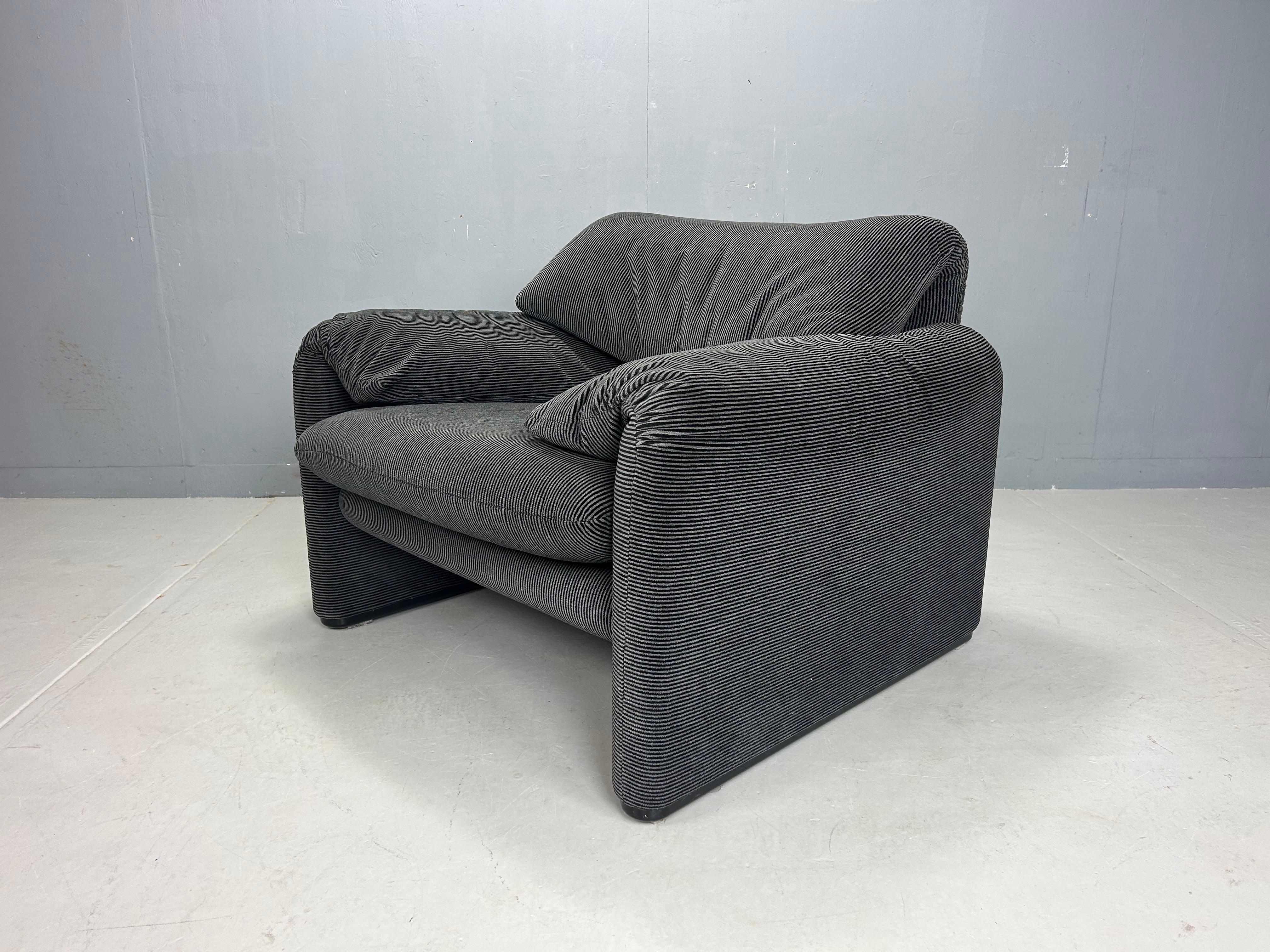 Vico Magistretti Chaise longue en tissu original noir Maralunga pour Cassina, années 1980 en vente 3