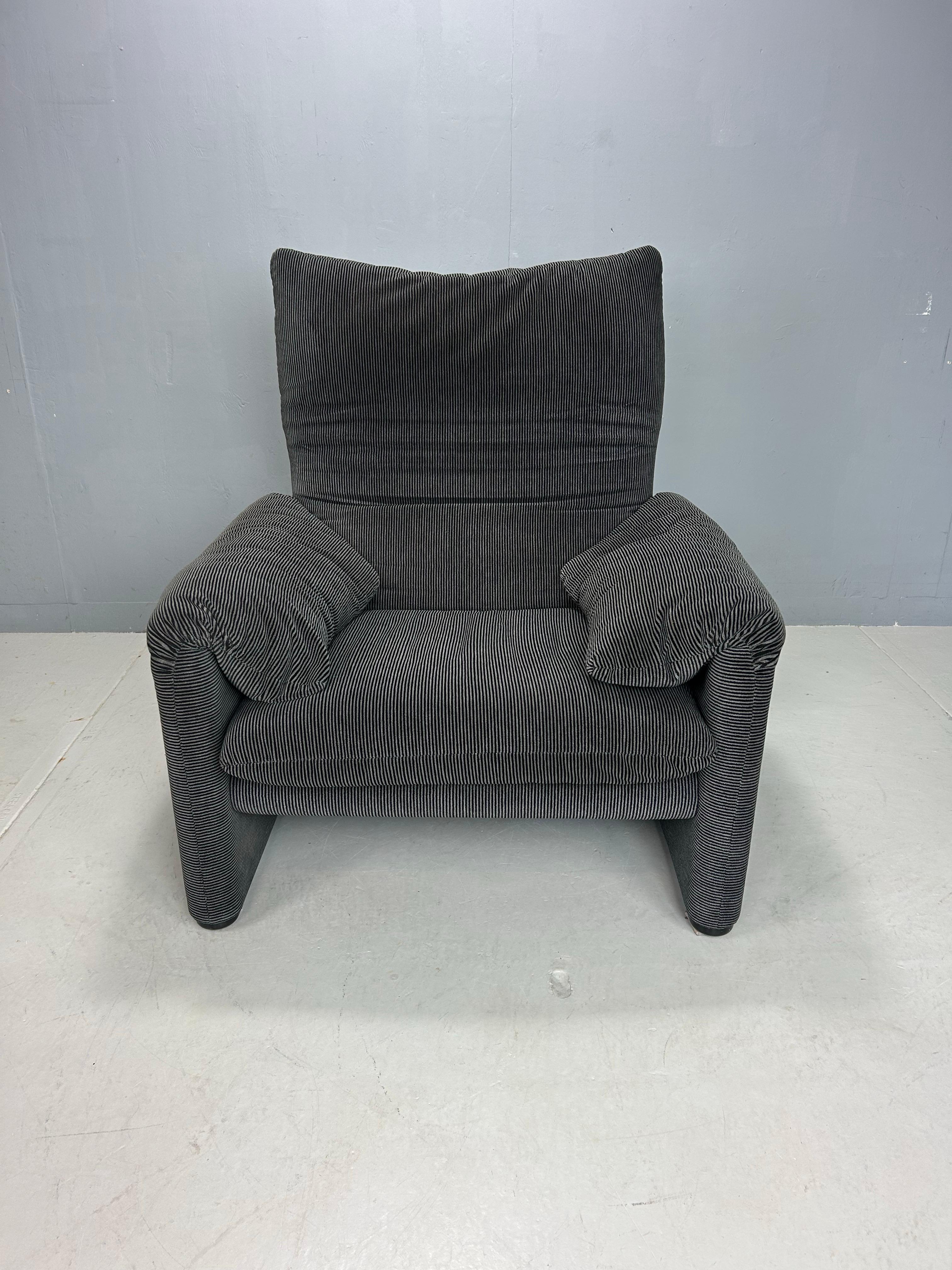Maralunga lounge chair with the defining adjustable head rest designed by Vico Magistretti for Cassina. Original fabric. The Maralunga was originally designed in the 1973 and this example was produced by Cassina circa 1980s.

The chair remains in