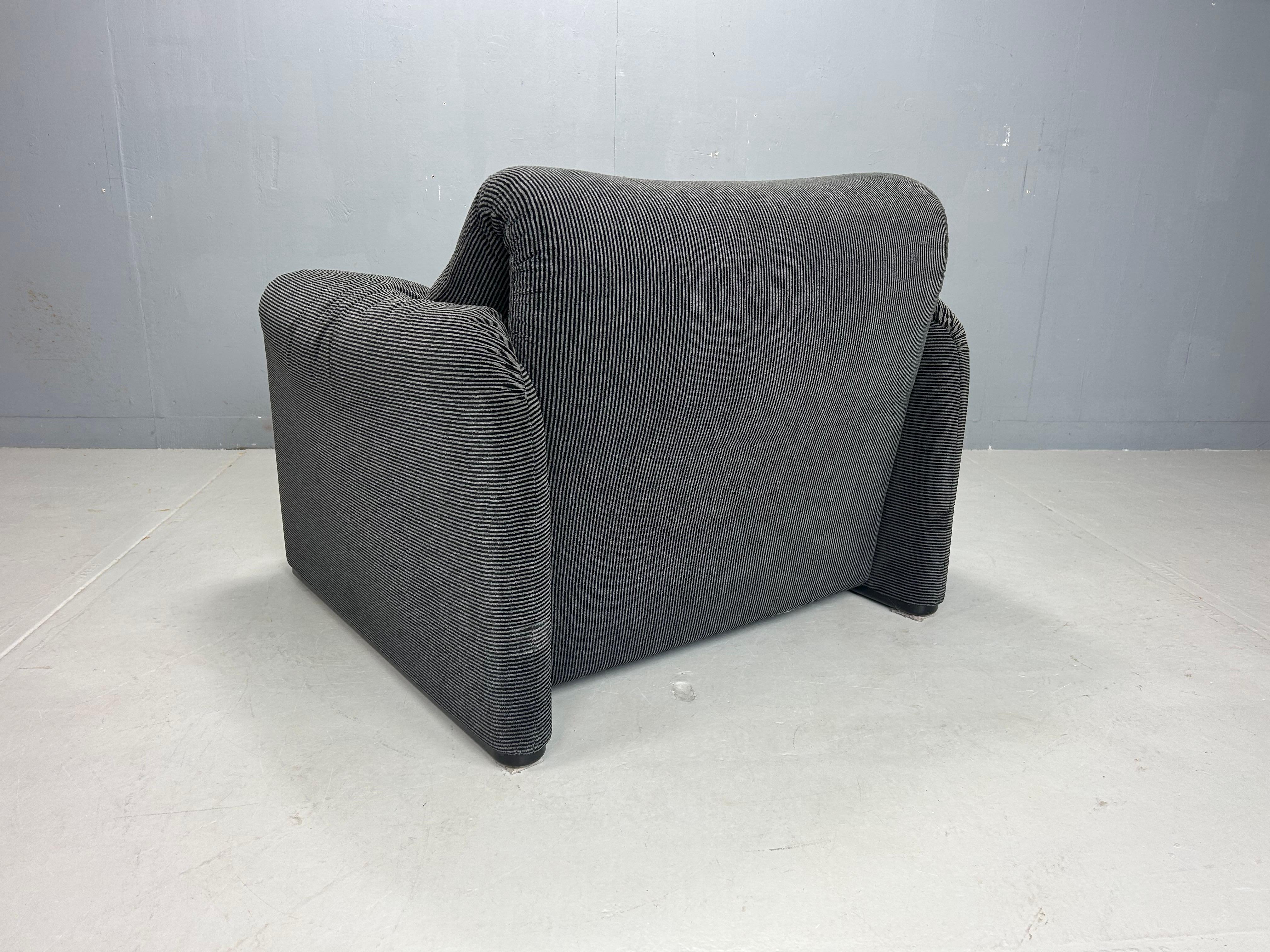 Mid-Century Modern Vico Magistretti Chaise longue en tissu original noir Maralunga pour Cassina, années 1980 en vente