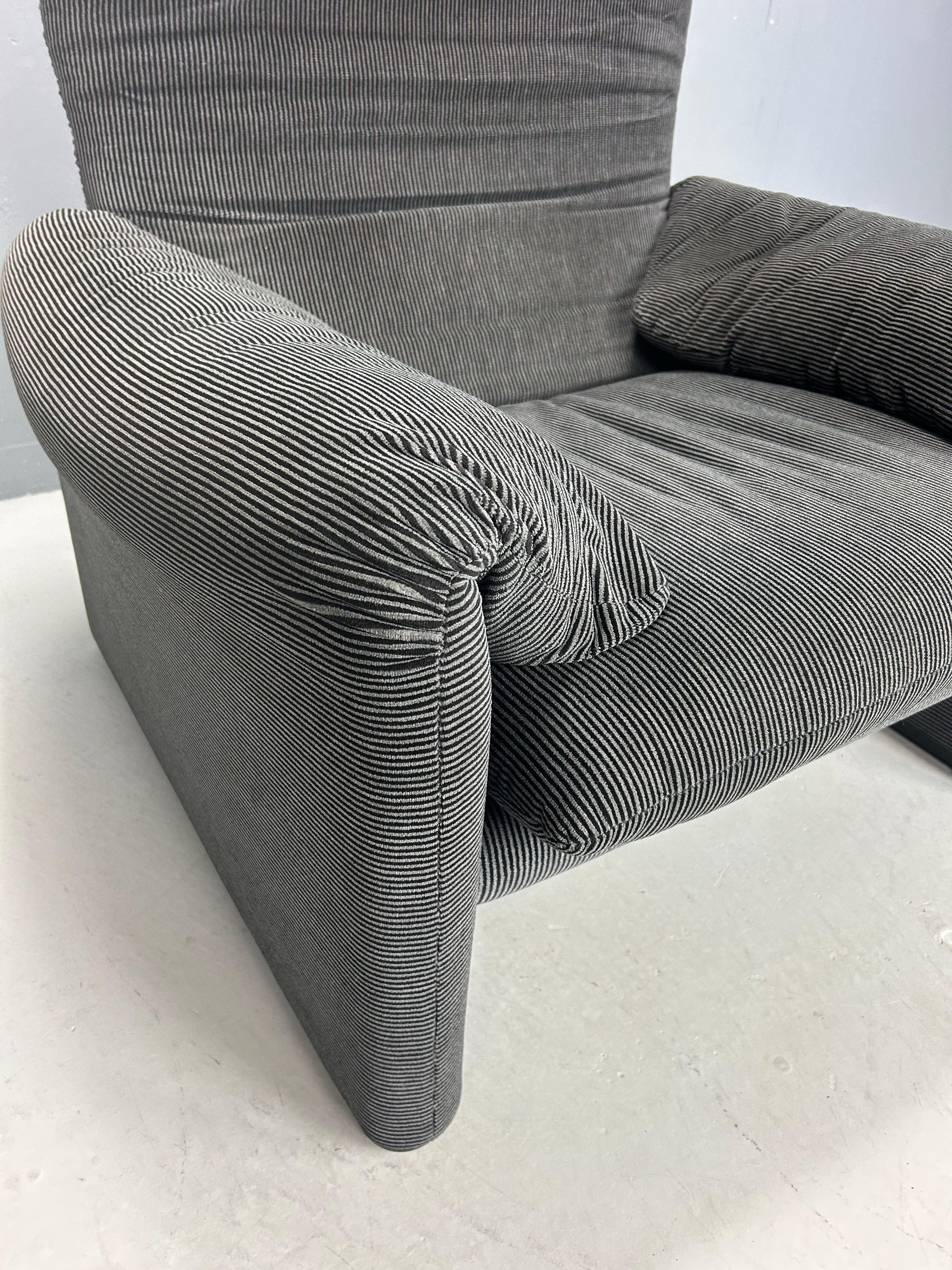 Vico Magistretti Chaise longue en tissu original noir Maralunga pour Cassina, années 1980 Bon état - En vente à The Hague, NL