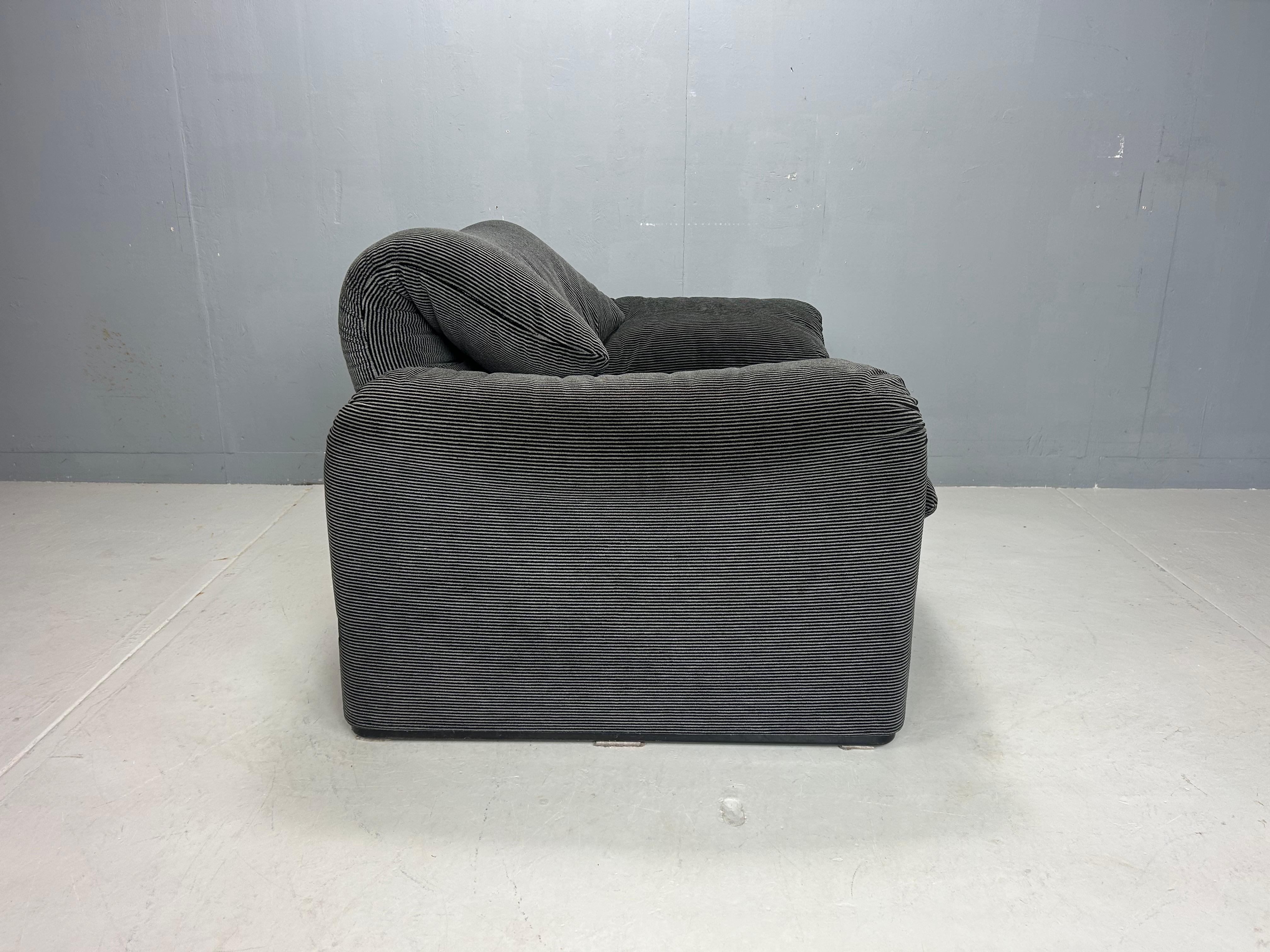 20ième siècle Vico Magistretti Chaise longue en tissu original noir Maralunga pour Cassina, années 1980 en vente