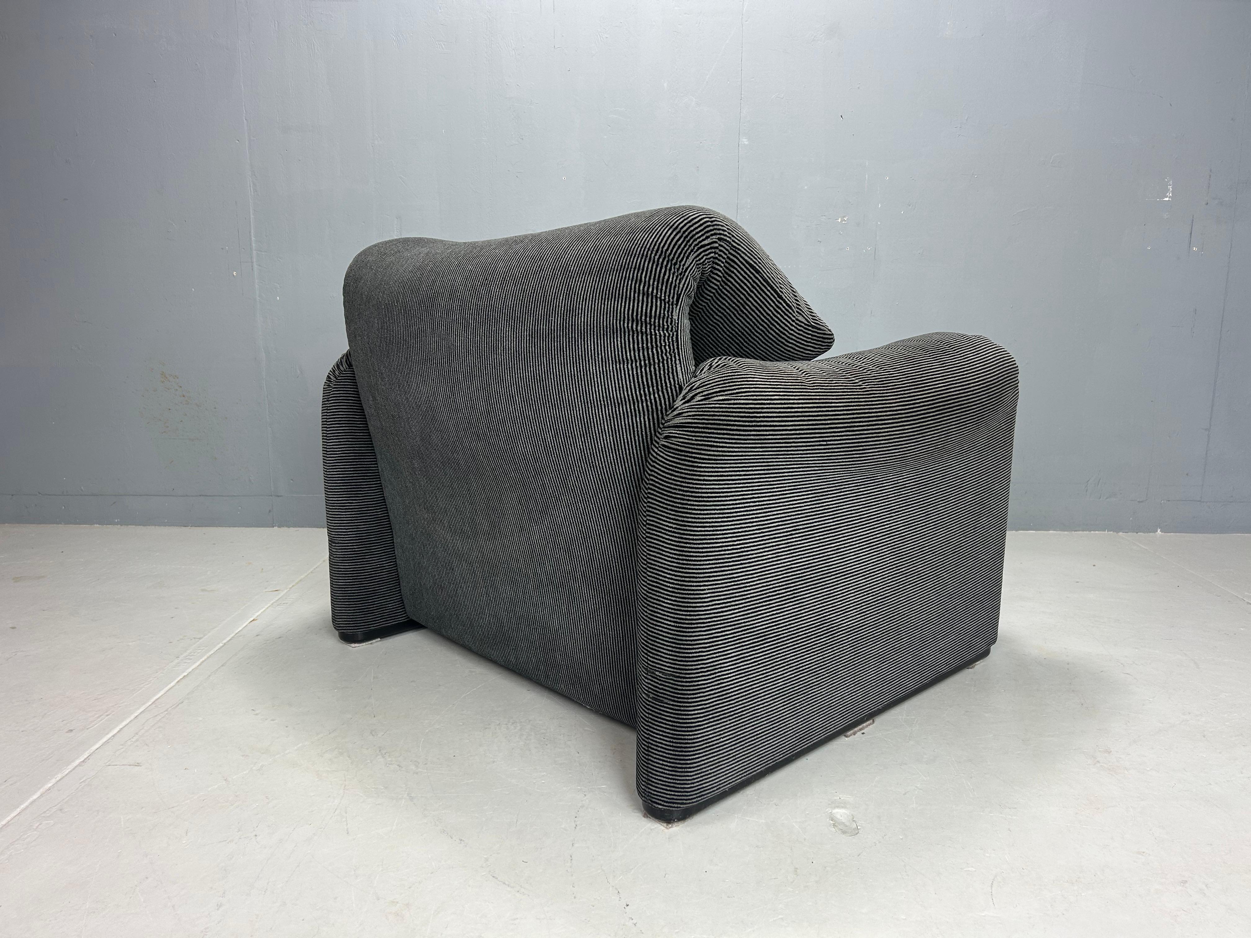 Vico Magistretti Chaise longue en tissu original noir Maralunga pour Cassina, années 1980 en vente 1