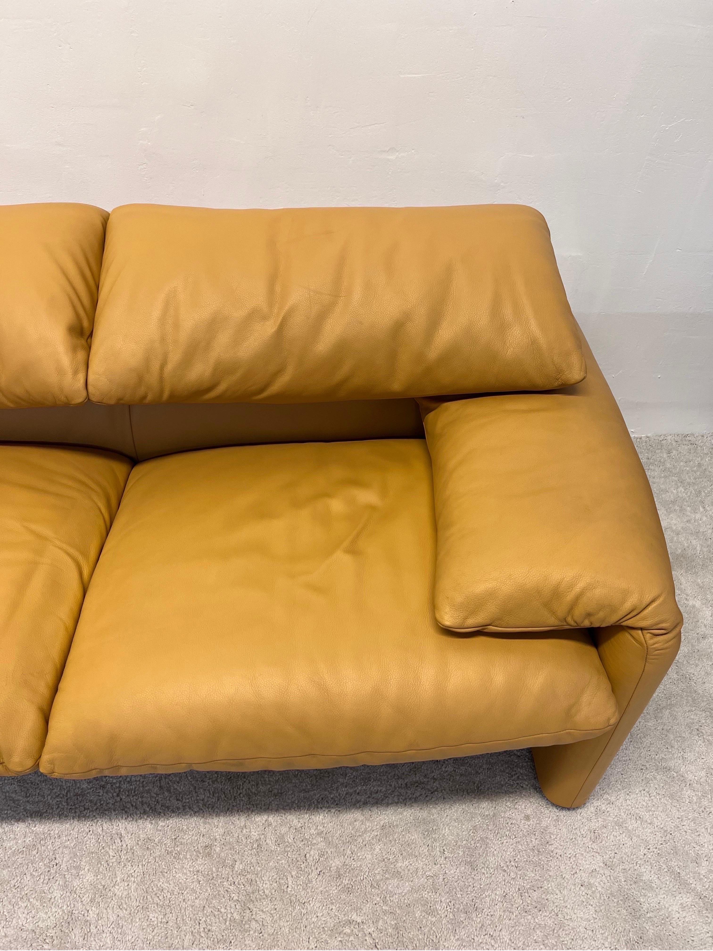 Vico Magistretti Maralunga Leather Loveseat for Cassina, 1980s 3