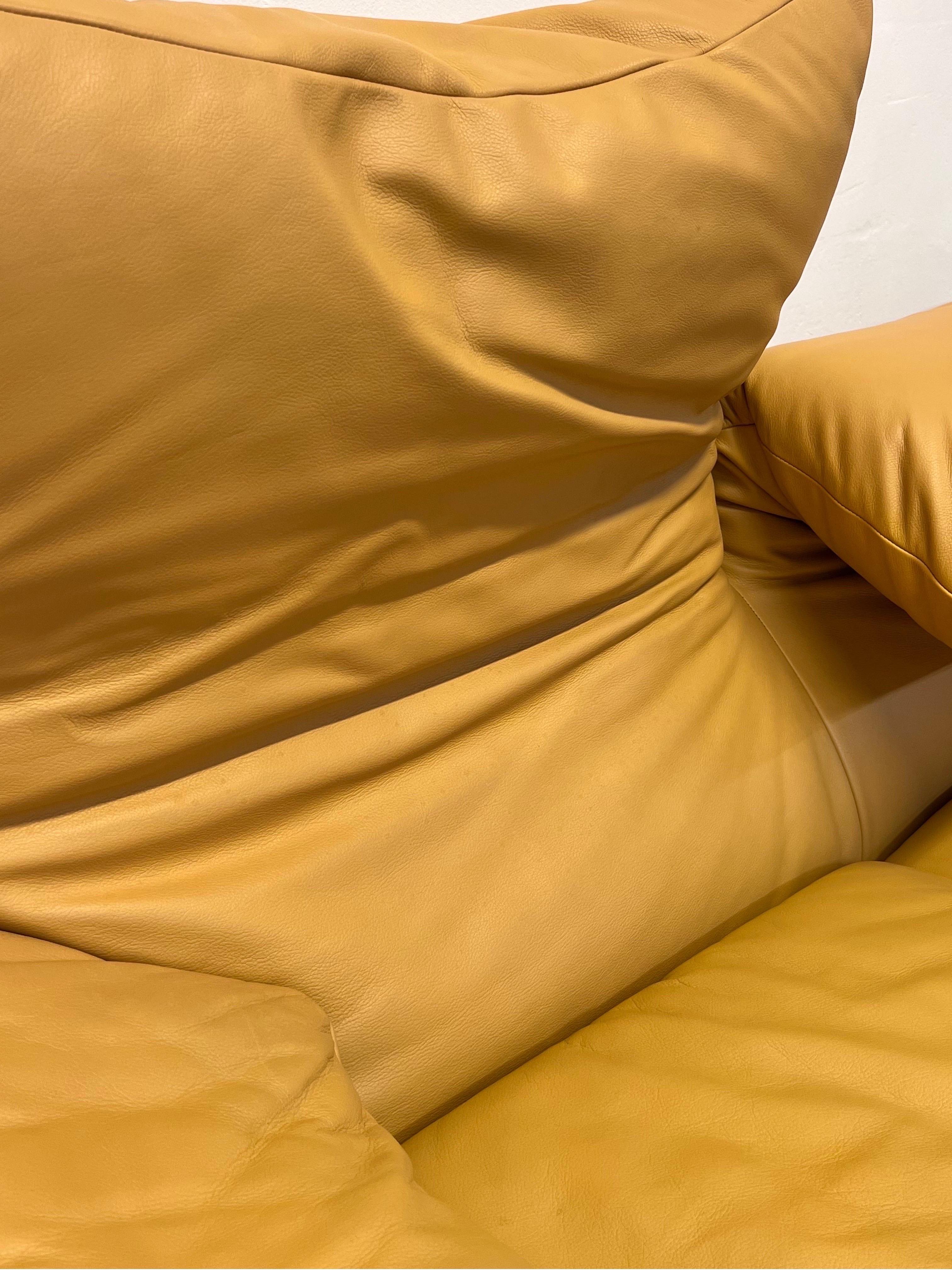 Vico Magistretti Maralunga Leather Loveseat for Cassina, 1980s 5