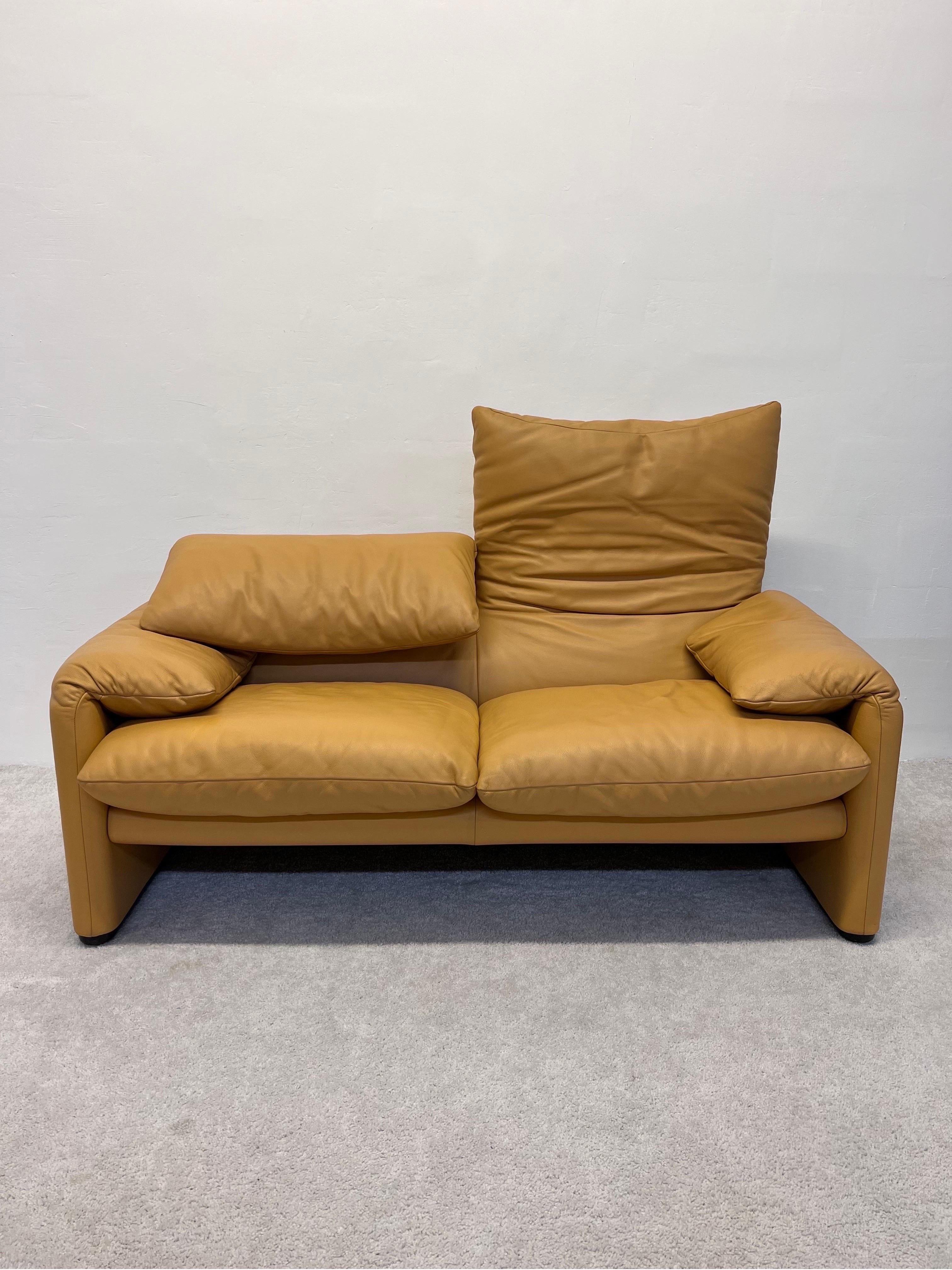 Italian Vico Magistretti Maralunga Leather Loveseat for Cassina, 1980s