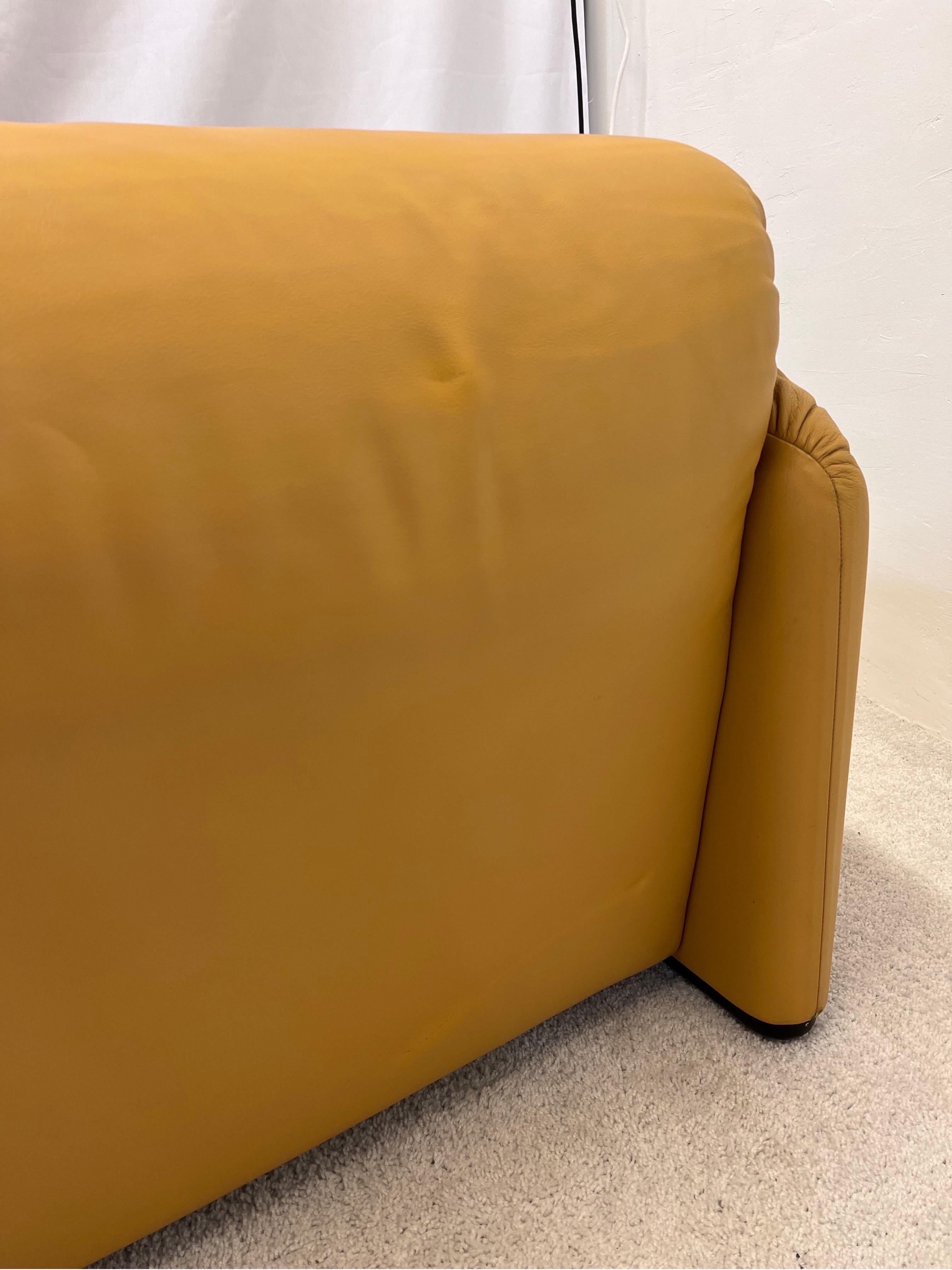 Vico Magistretti Maralunga Leather Loveseat for Cassina, 1980s 1