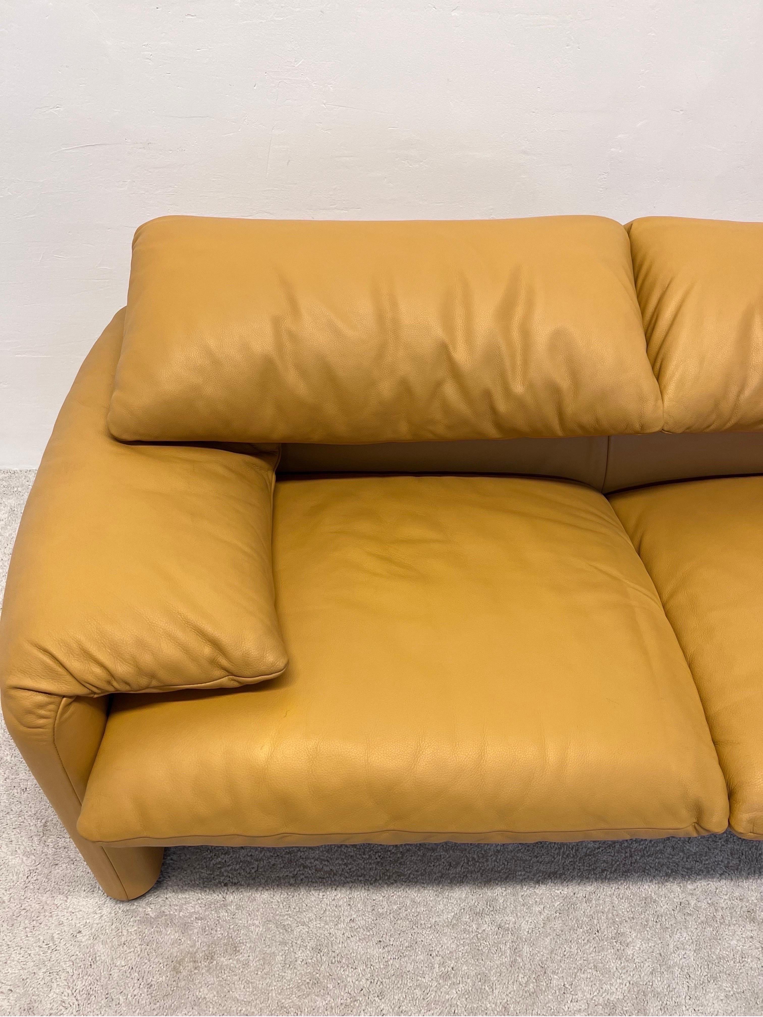 Vico Magistretti Maralunga Leather Loveseat for Cassina, 1980s 2