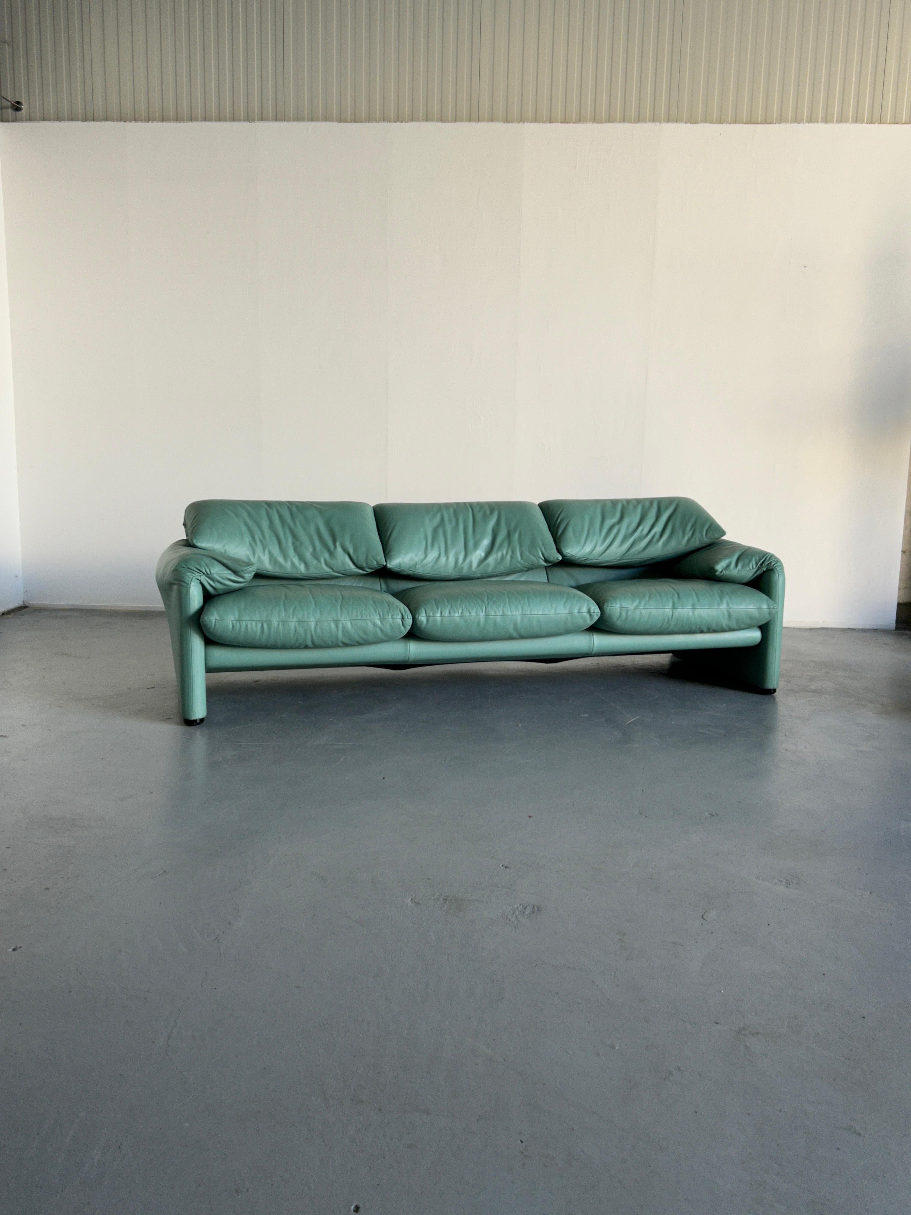 An exceptionally rare mint green leather edition of the 1970s designed original iconic 'Maralunga' three-seater sofa, designed by Vico Magistretti for Cassina. One of the most rare editions ever produced.

Late 1990s or early 2000s production.

In