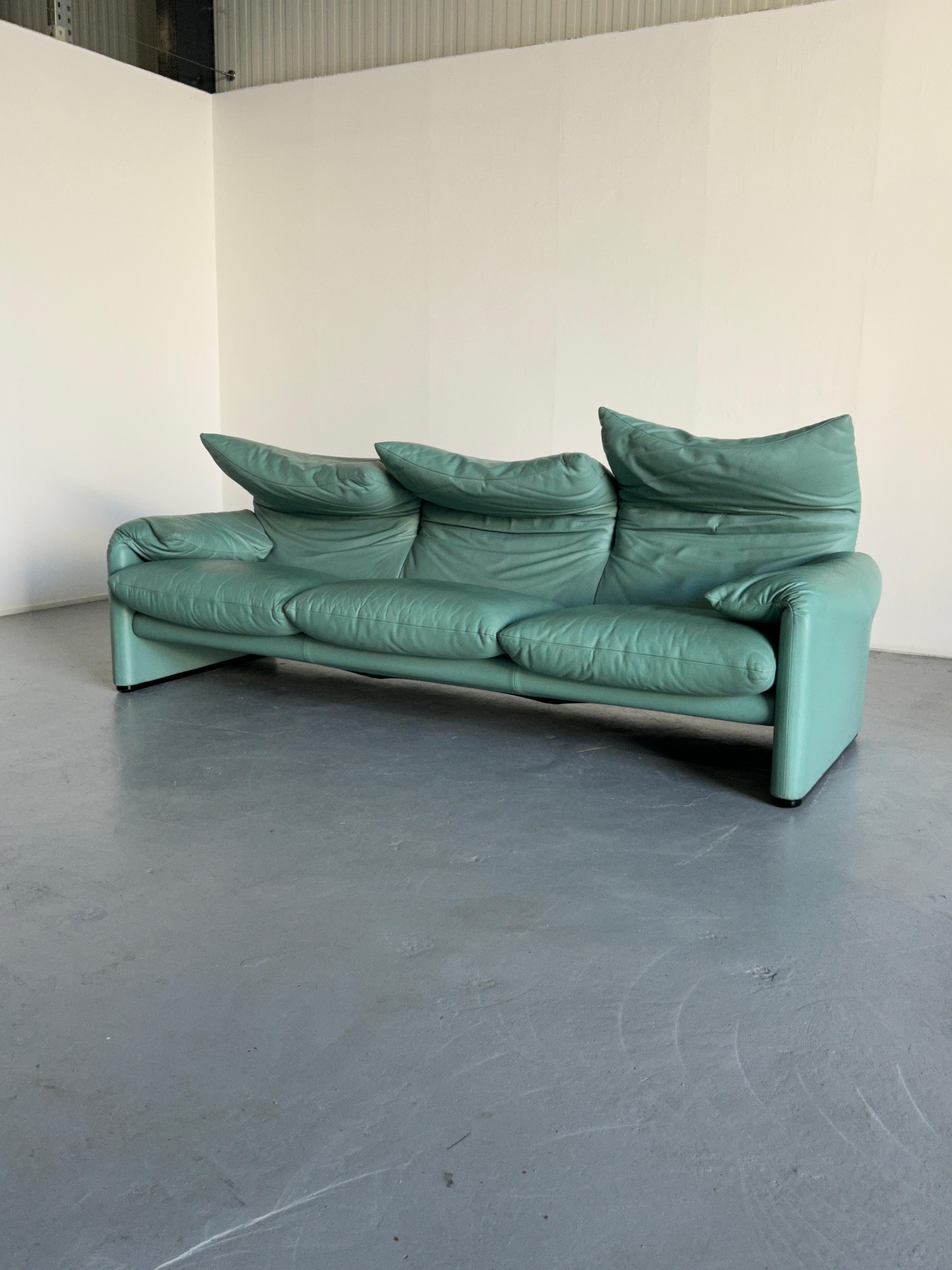  Vico Magistretti 'Maralunga' Mint Green Leather Sofa for Cassina, 1990s Italy In Good Condition In Zagreb, HR