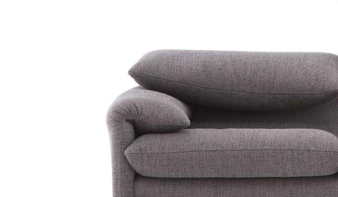 Der Zweisitzer ist in 166 cm oder 190 cm Breite erhältlich. Der Dreisitzer ist in 238 cm oder 274 cm Breite erhältlich. Der Preis des Sofas hängt vom gewählten Stoff und der Größe ab. 

Cassina kleidet den Sessel und das Sofa, das in zwei- und