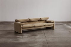 Vico Magistretti "Maralunga" Three-seater Sofa for Cassina, Sand Velvet, 1973