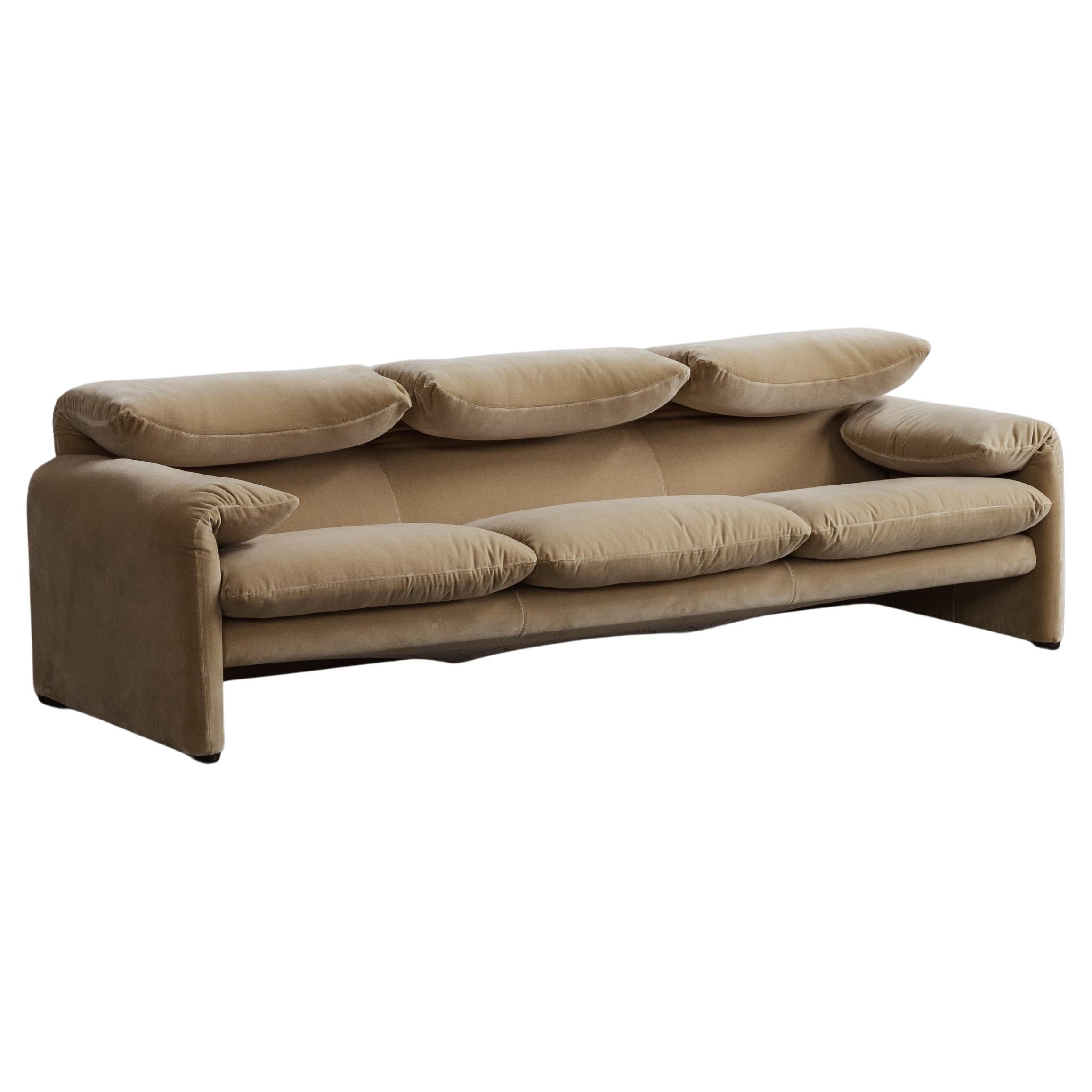 Vico Magistretti "Maralunga" Three-seater Sofa for Cassina, Beige Velvet, 1973