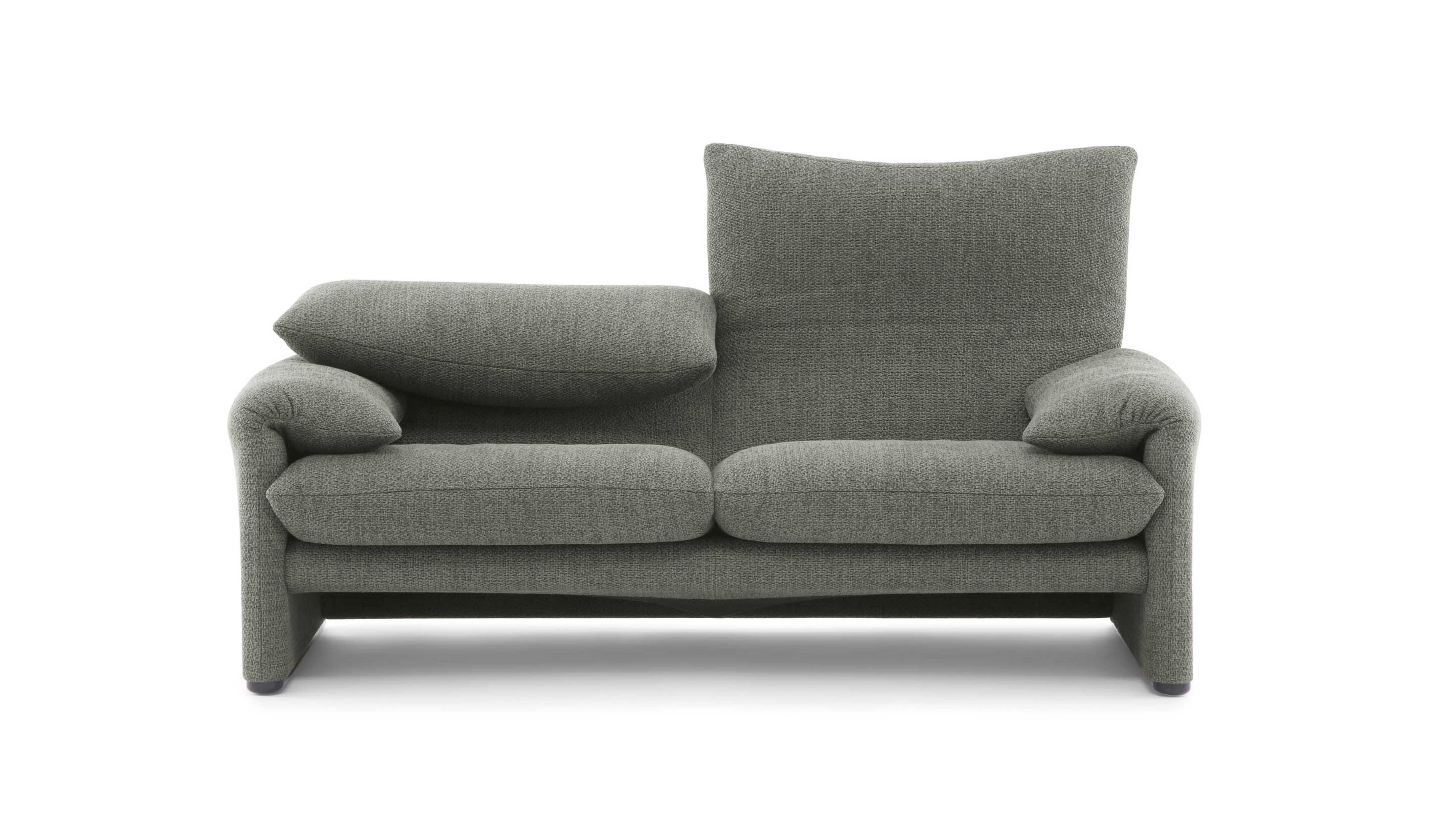 Vico Magistretti Maralunga Zweisitziges Sofa für Cassina

Dieses Sofa ist ein internationaler Bestseller, der durch zeitlose Schönheit und Funktionalität besticht. Es ist die Verkörperung von brillantem Design, Geschäftssinn und handwerklichem
