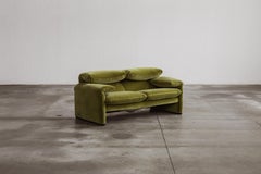 Vico Magistretti "Maralunga" Two-seater Sofa for Cassina, Green Velvet, 1973