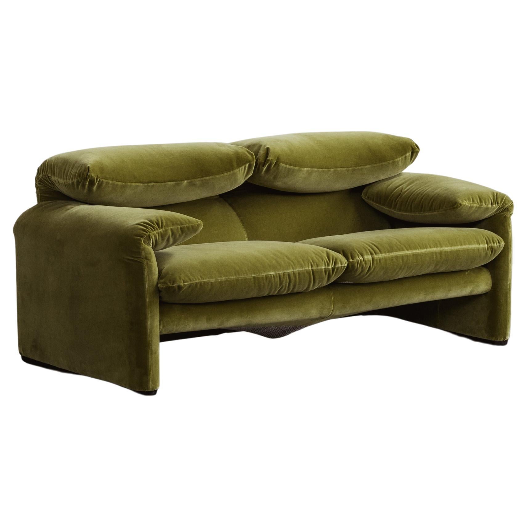 Vico Magistretti "Maralunga" Two-seater Sofa for Cassina, Green Velvet, 1973