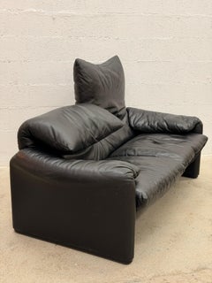 Vico Magistretti Maralunga two-seater sofa, produced by Cassina. Black leather.