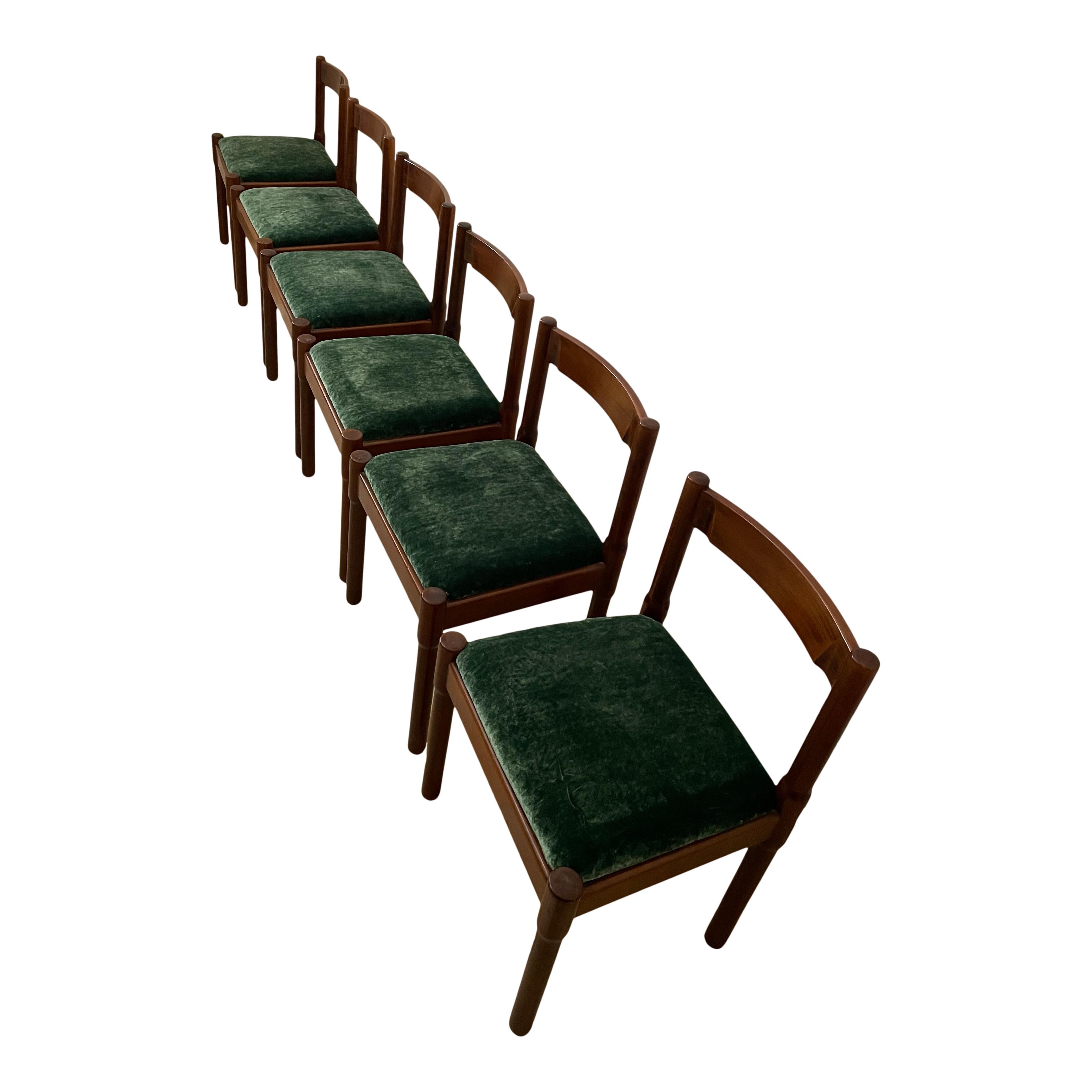  Set of 6 “Carimate” chairs designed by Vico Magistretti and produced by Cassina in 1963.

Initially commissioned for the Carimate Golf club near Milan, they were then produced for the public by Cassina.

Structure in brown beechwood, seating in