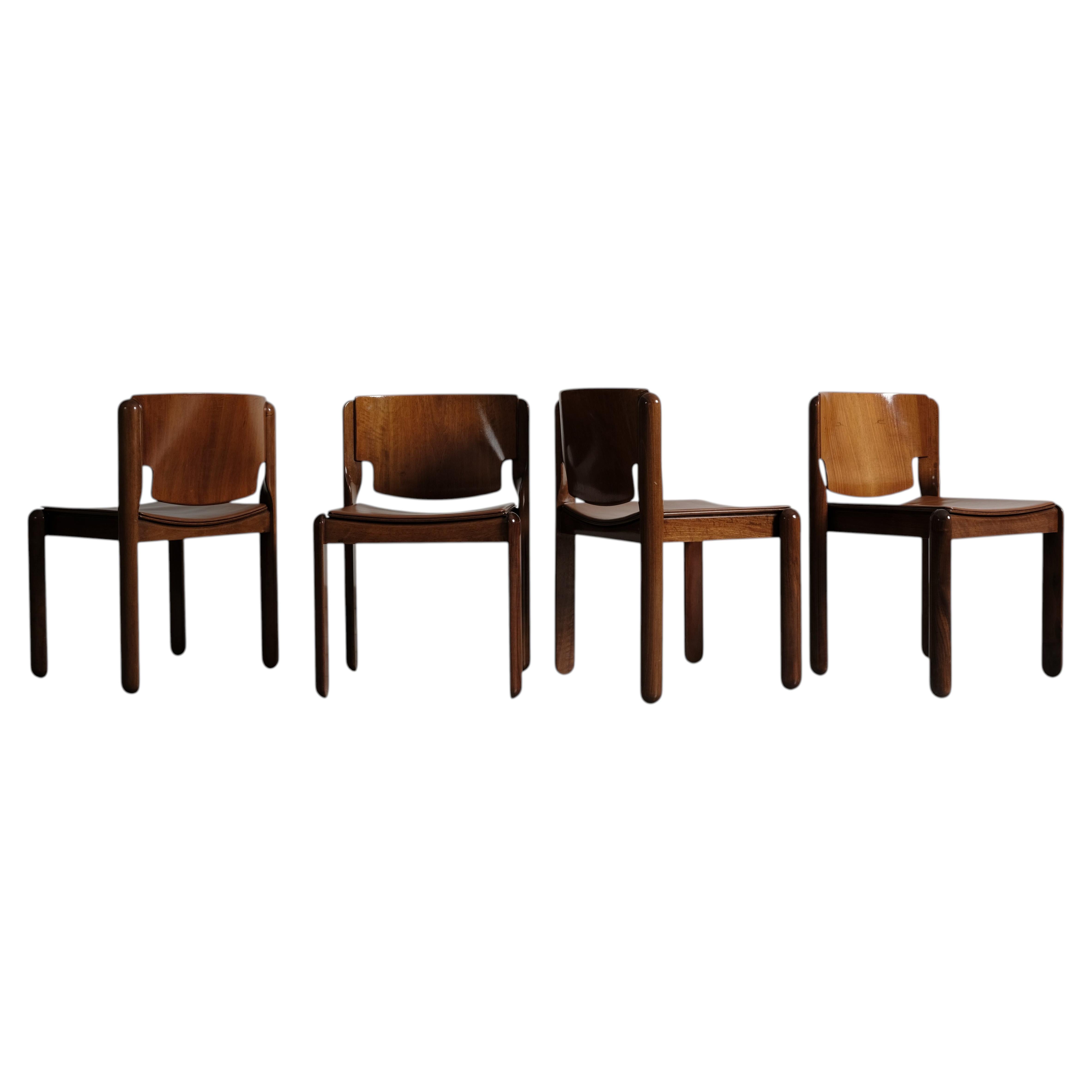 Vico Magistretti, Modell 122, Esszimmerstühle für Cassina aus Nussbaumholz, 1968, 4er-Set im Angebot