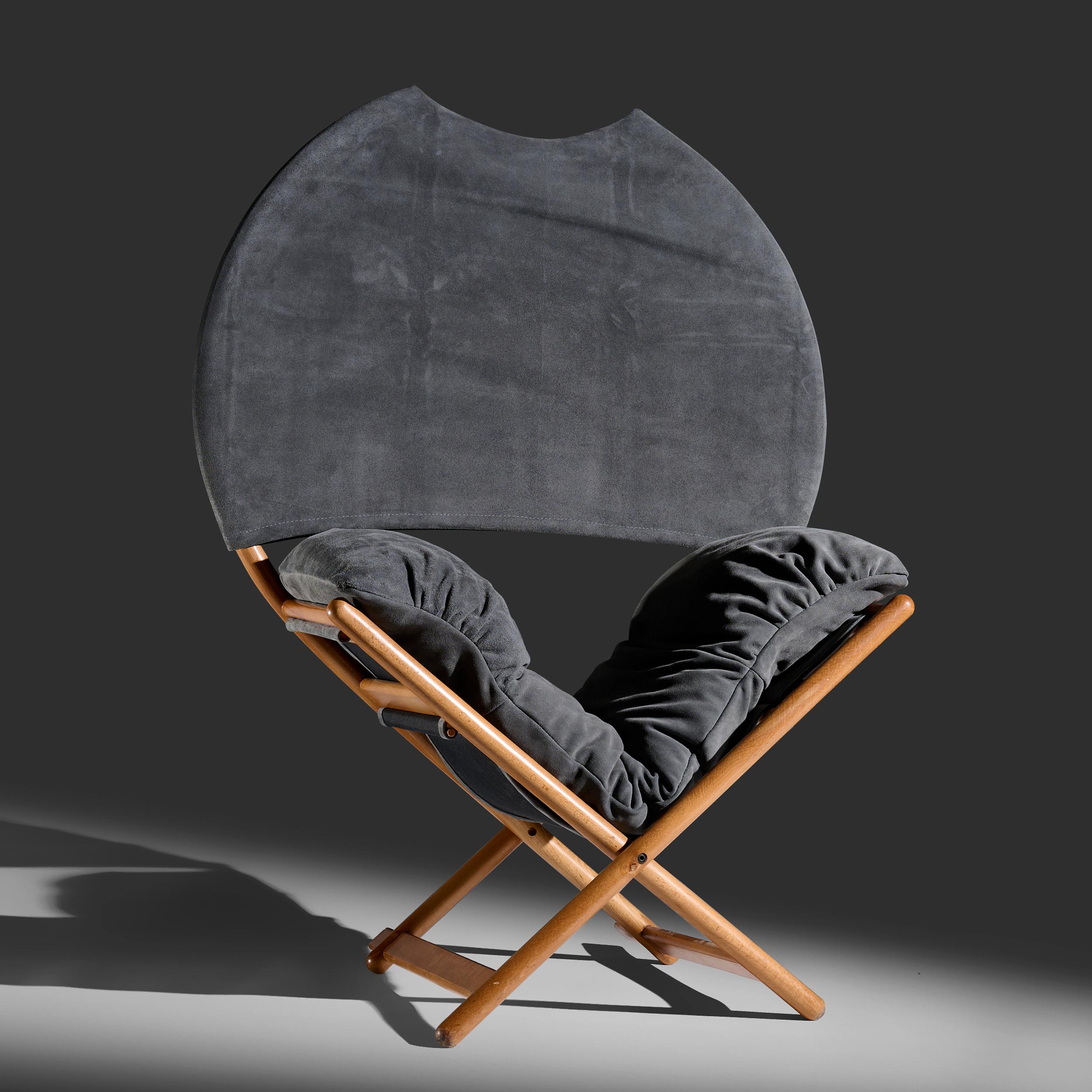 Vico Magistretti model “Regina D' Africa” (Queen of Africa) folding lounge chair for Alias, Italy. This chair is part of the 