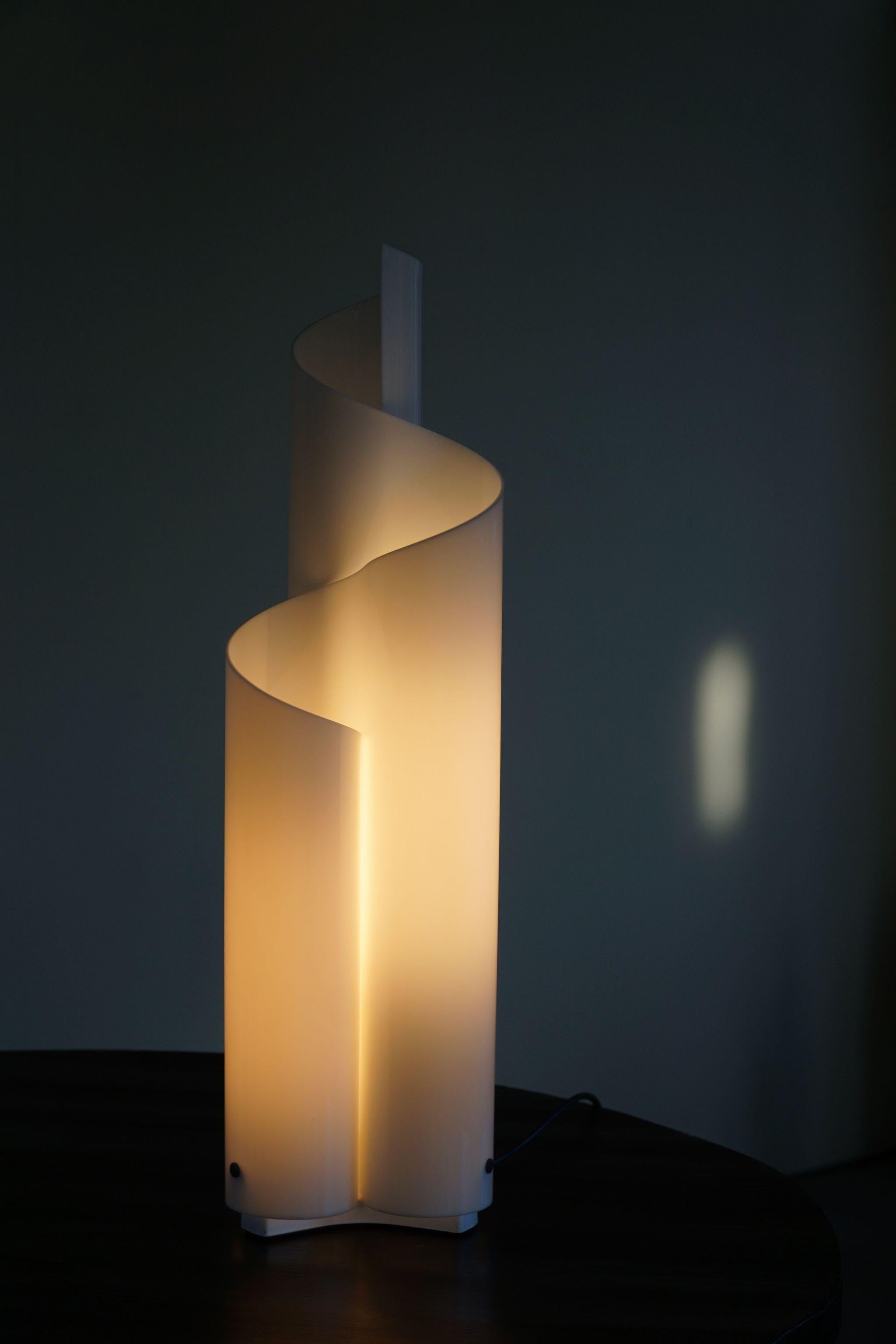 Vico Magistretti, Organic Floor Lamp, Mezzachimera, Artemide, Italian, 1970s 3